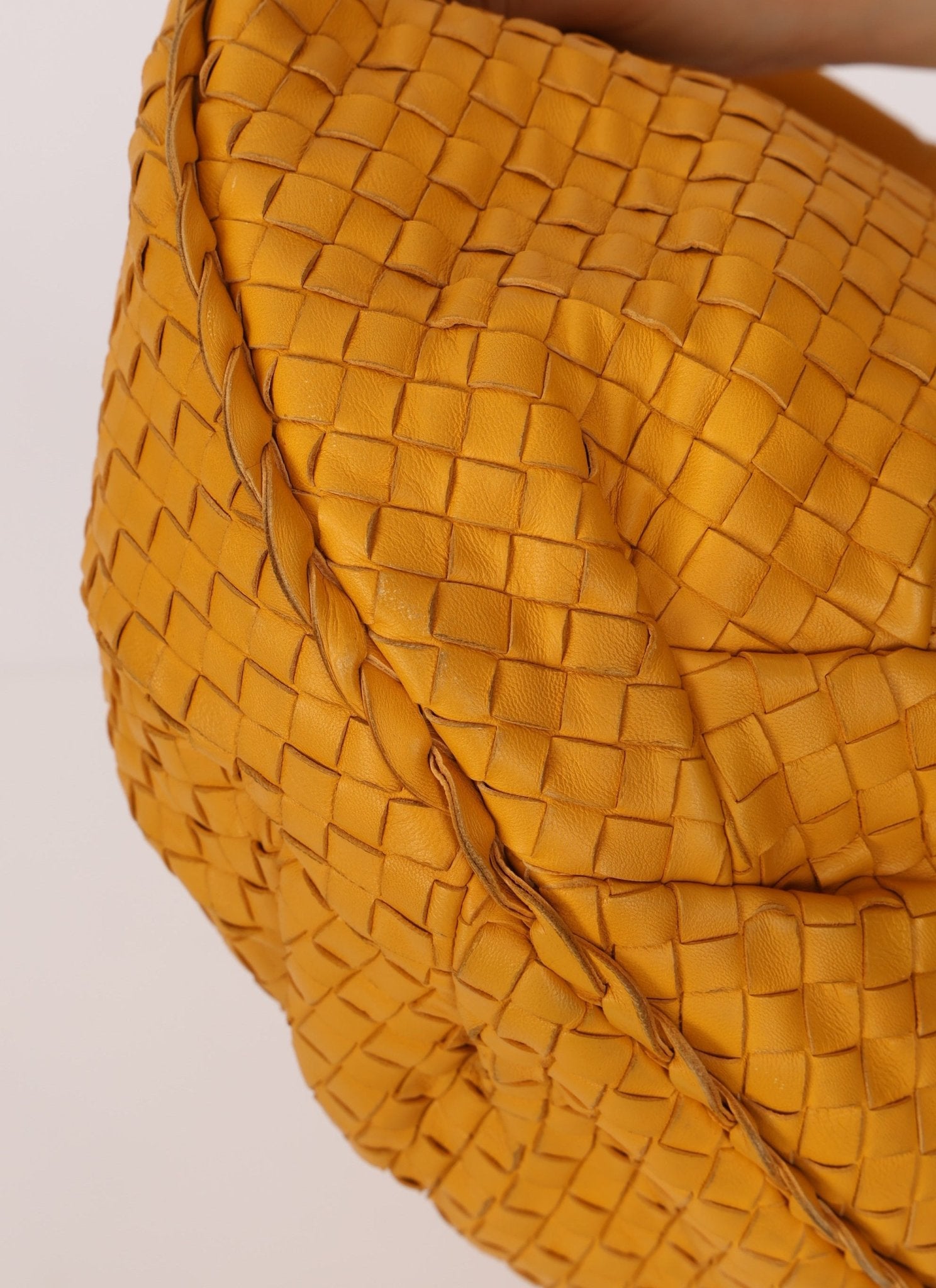 Bottega Veneta Mango Intrecciato Medium Hobo - FashioNica