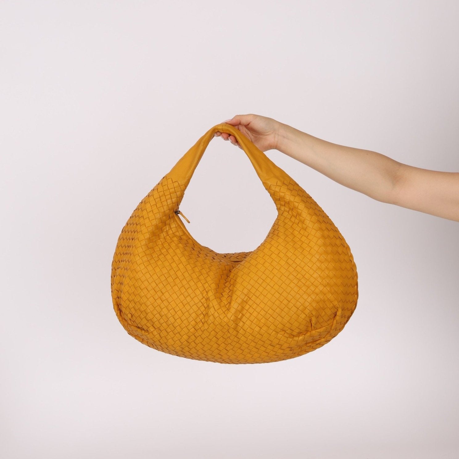 Bottega Veneta Mango Intrecciato Medium Hobo - FashioNica