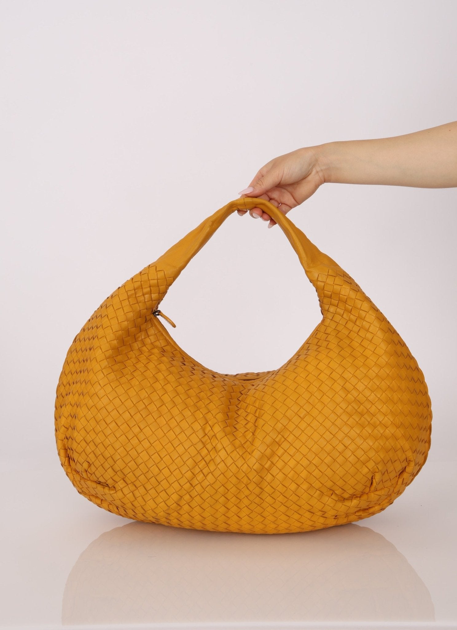 Bottega Veneta Mango Intrecciato Medium Hobo - FashioNica