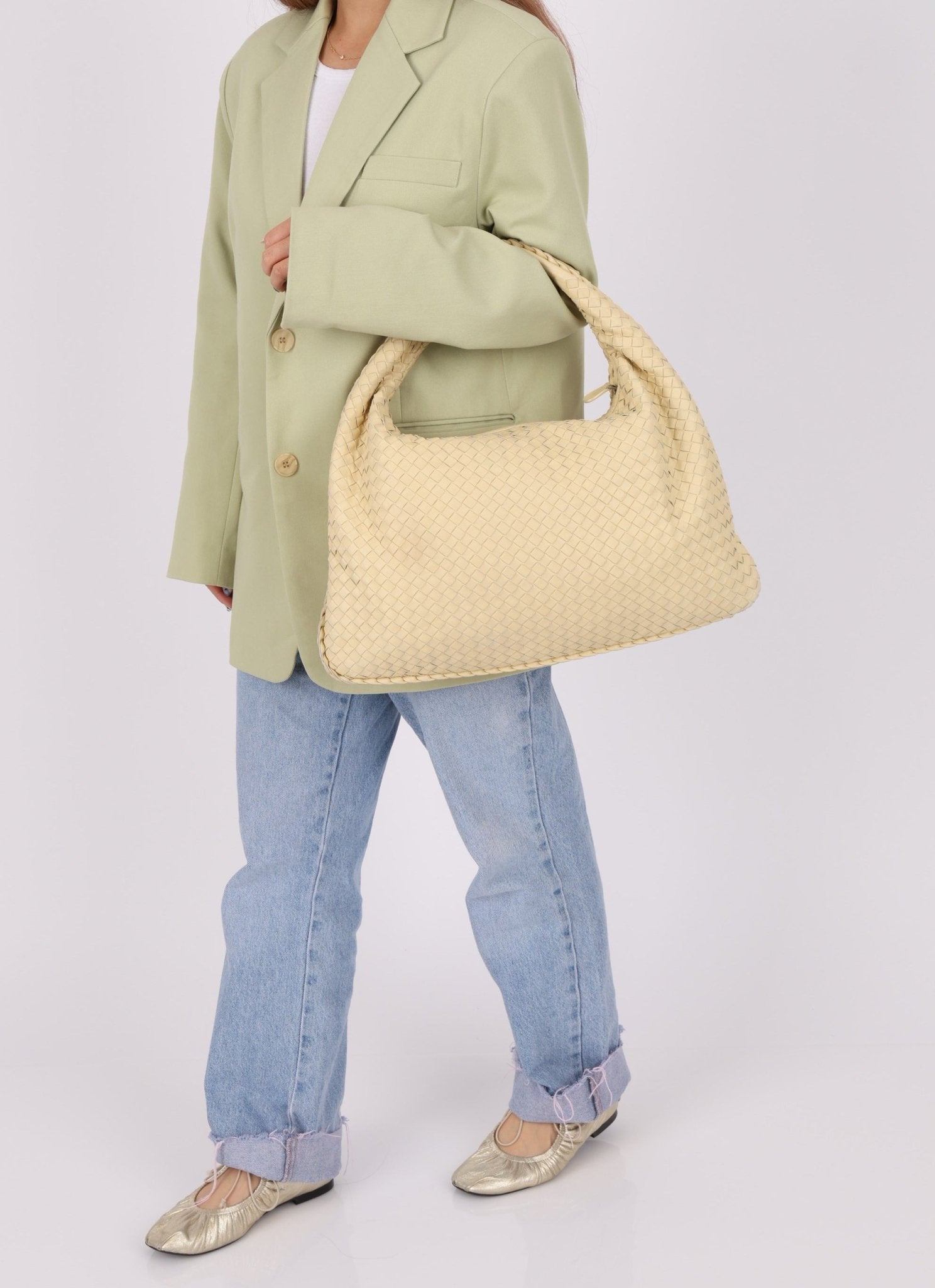 Bottega Veneta Medium Butter Intrecciato Hobo - FashioNica