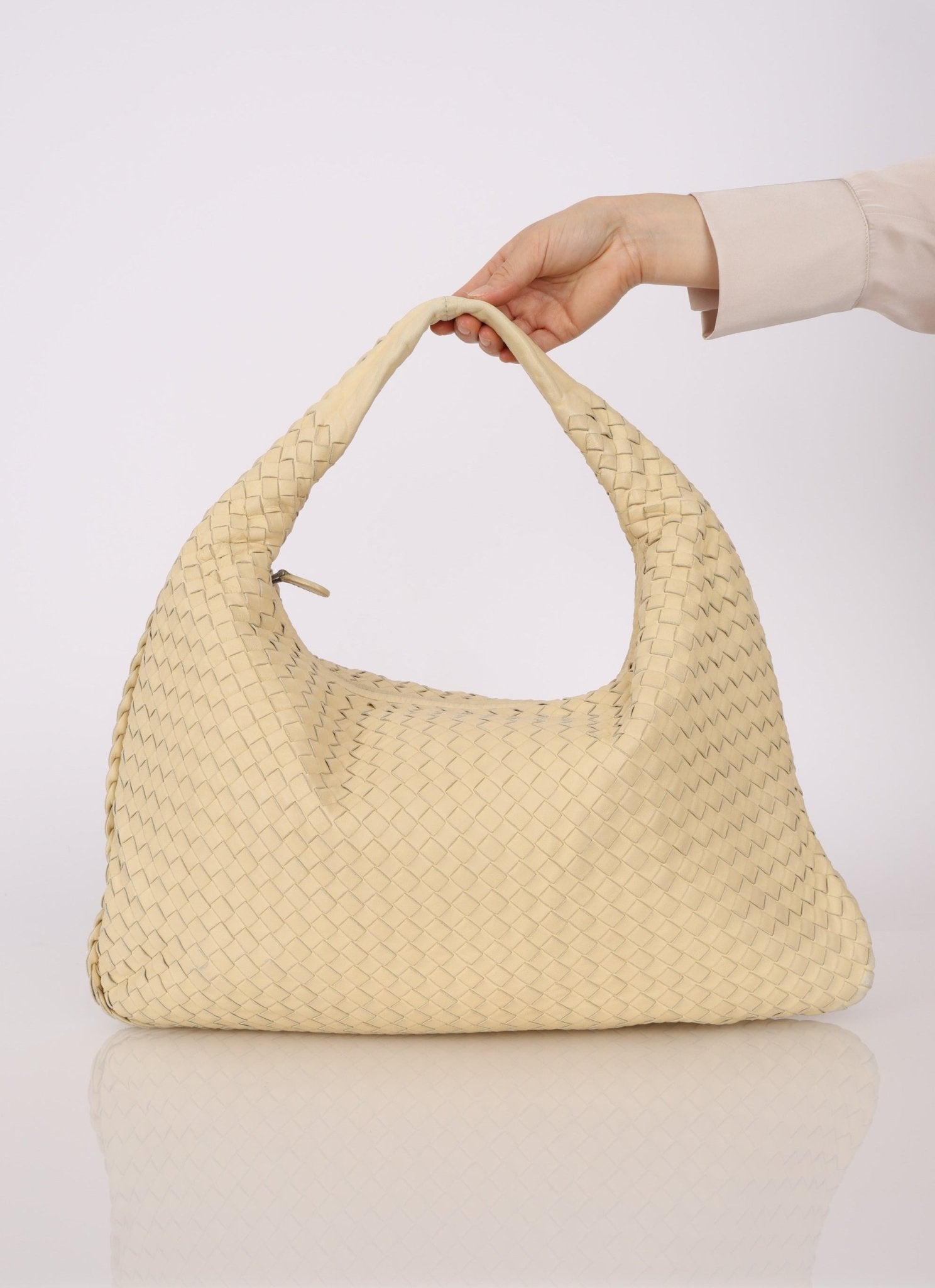 Bottega Veneta Medium Butter Intrecciato Hobo - FashioNica