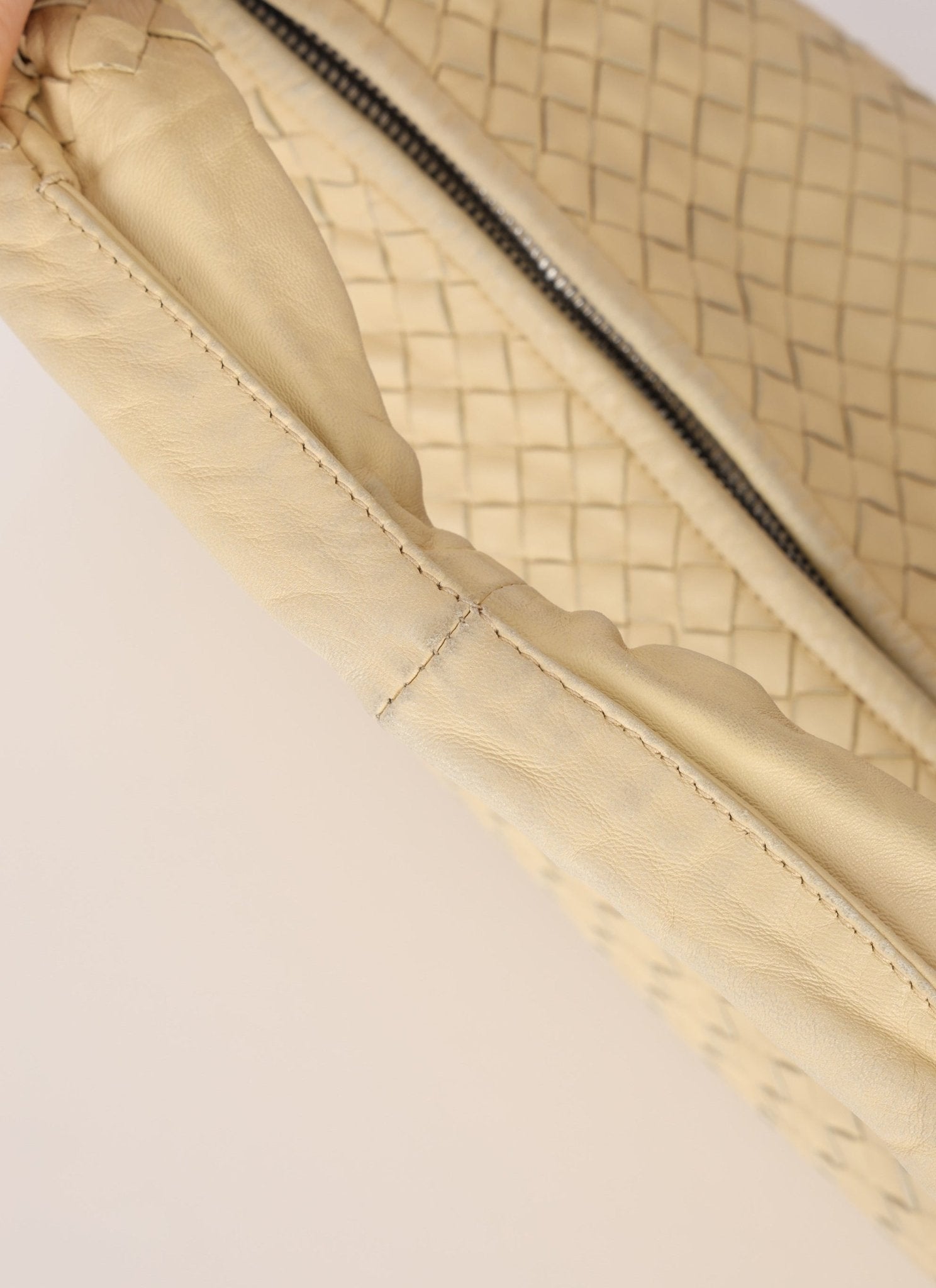 Bottega Veneta Medium Butter Intrecciato Hobo - FashioNica