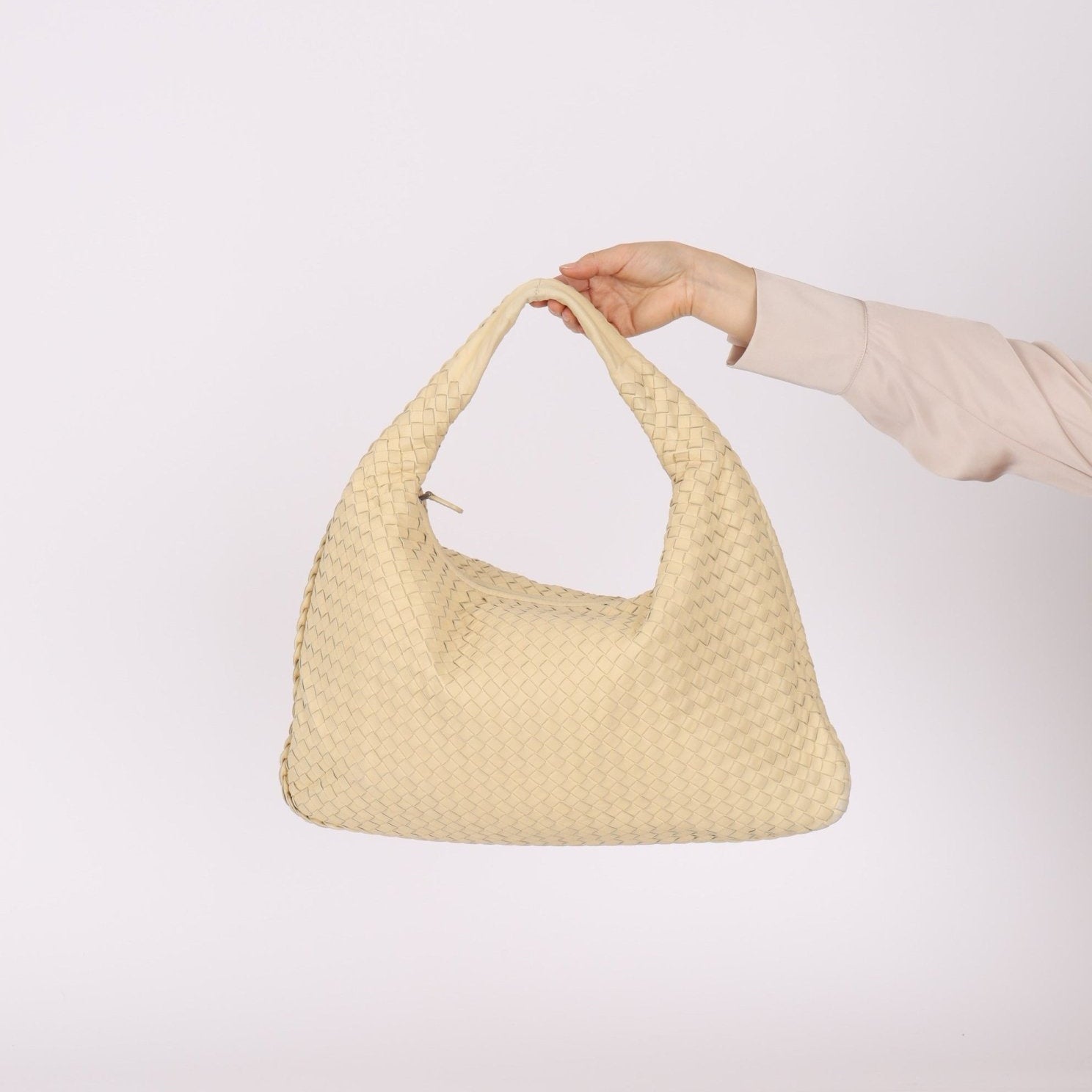 Bottega Veneta Medium Butter Intrecciato Hobo - FashioNica
