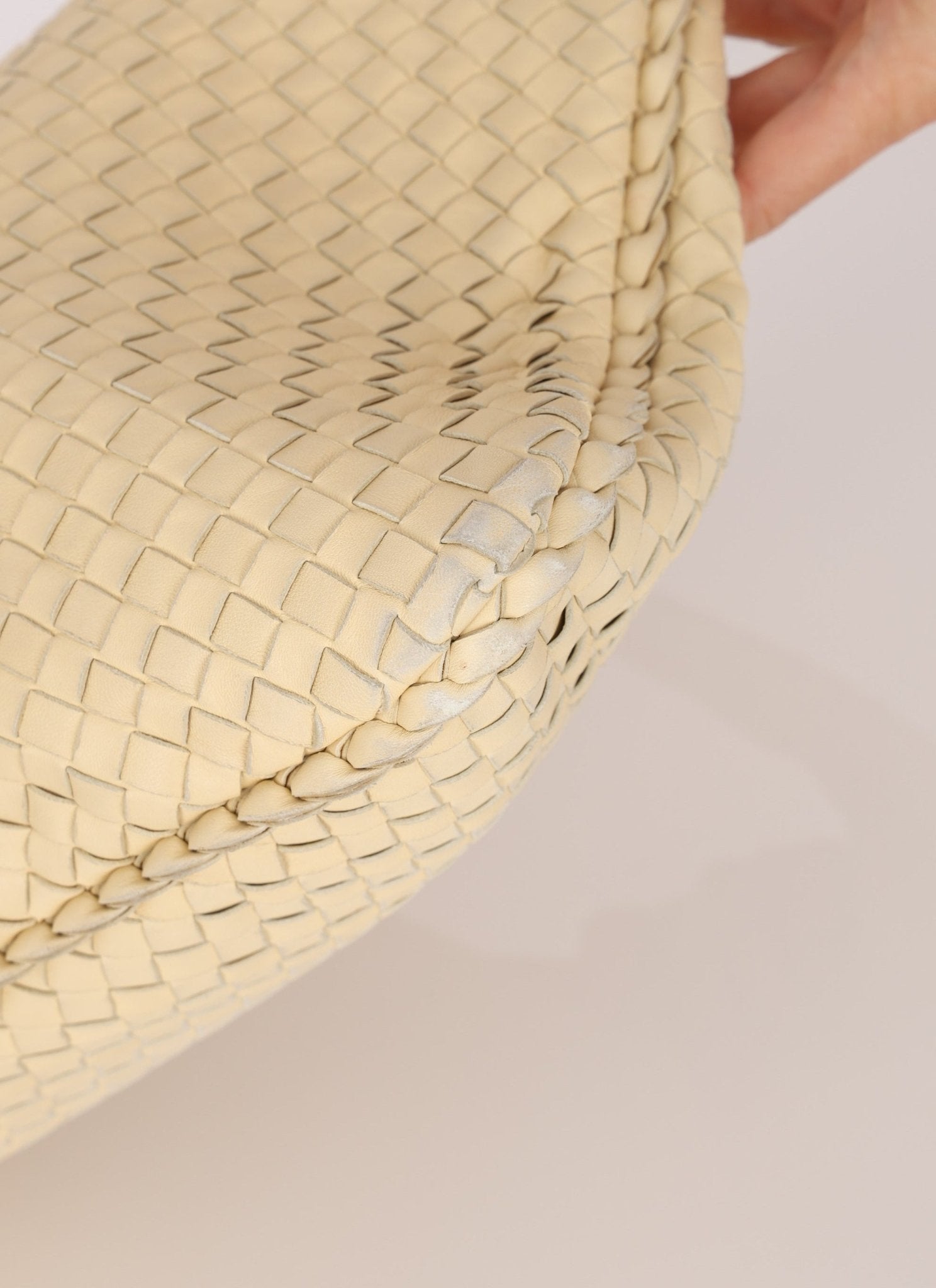 Bottega Veneta Medium Butter Intrecciato Hobo - FashioNica
