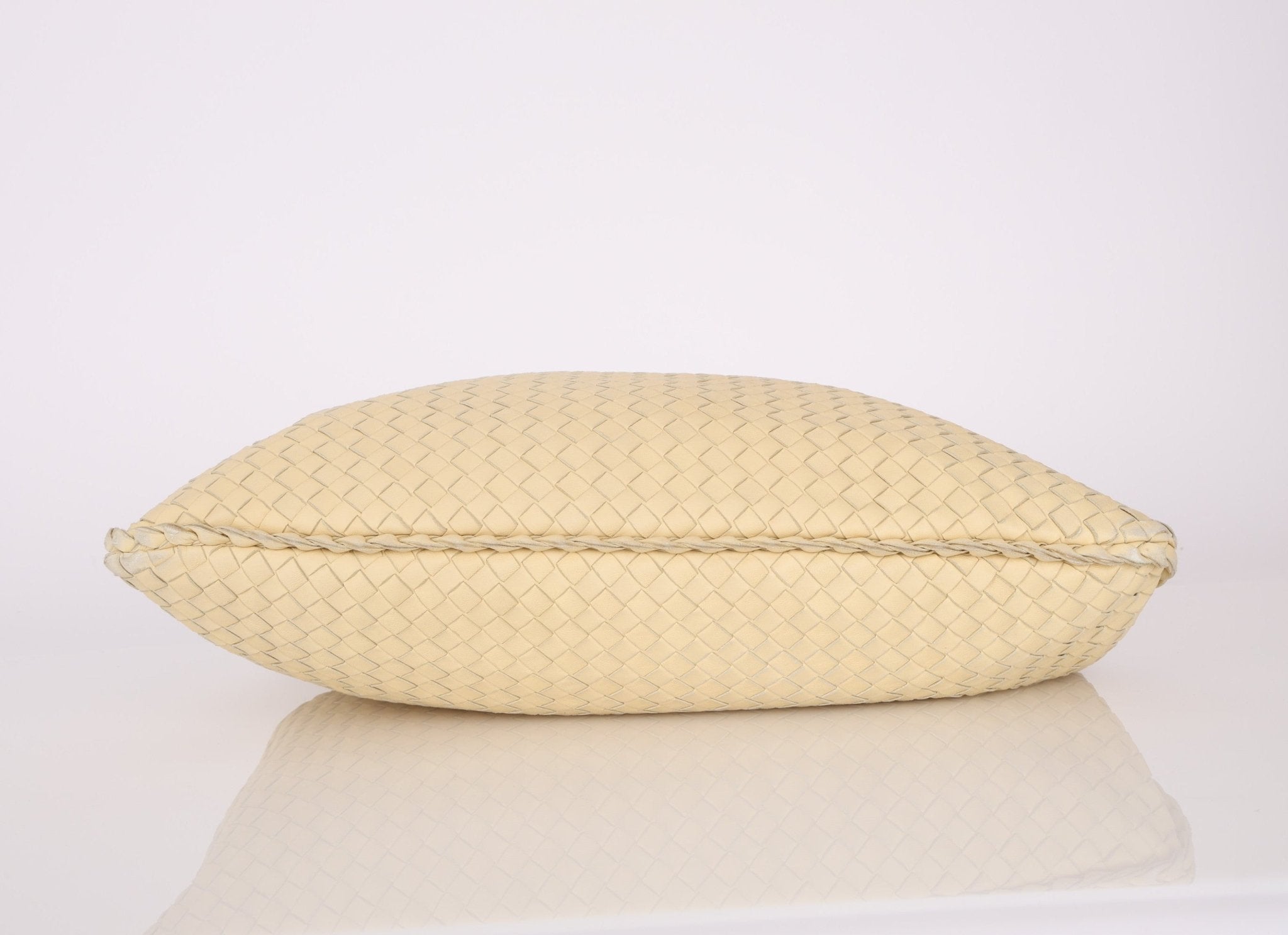 Bottega Veneta Medium Butter Intrecciato Hobo - FashioNica