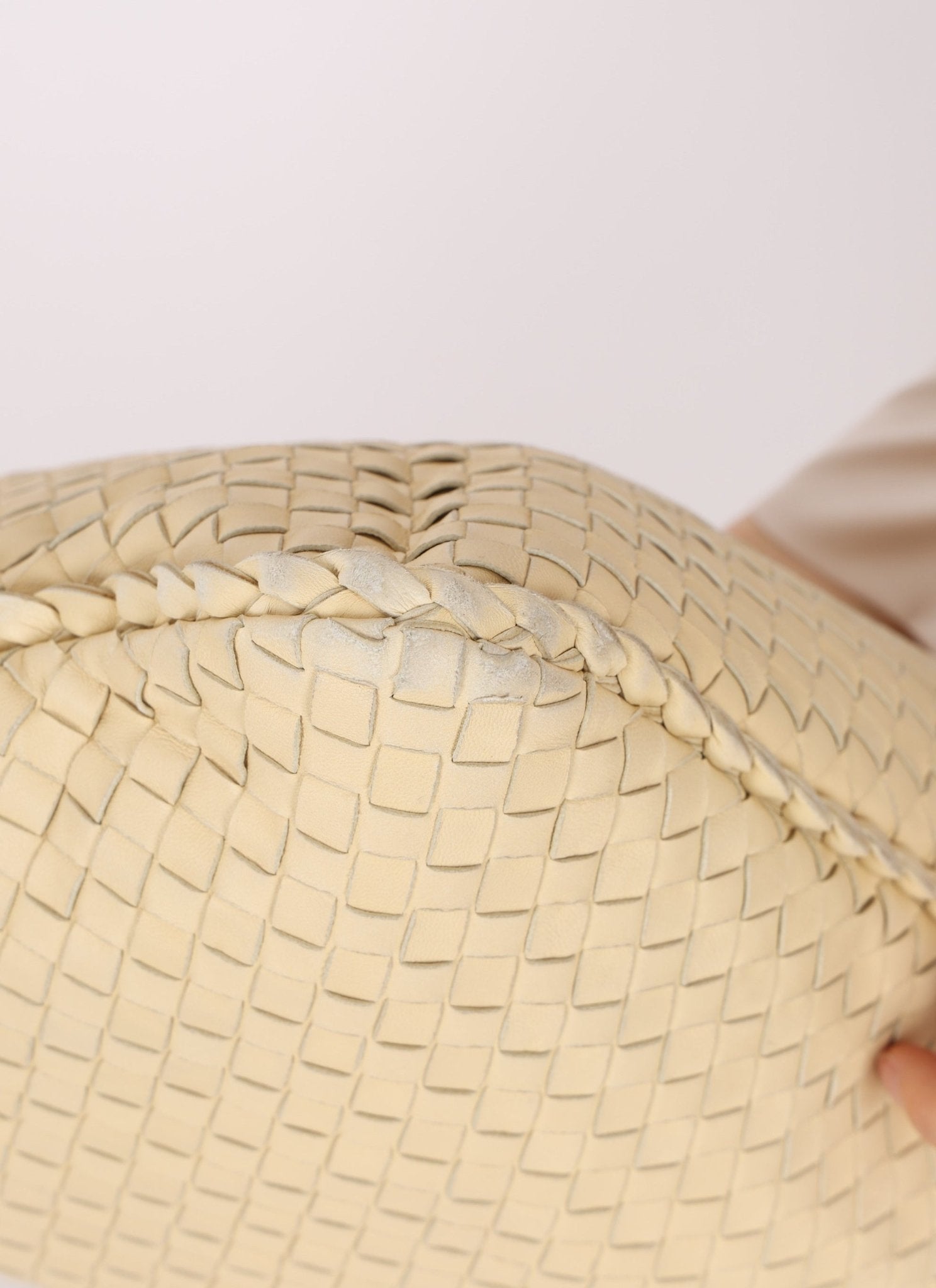 Bottega Veneta Medium Butter Intrecciato Hobo - FashioNica