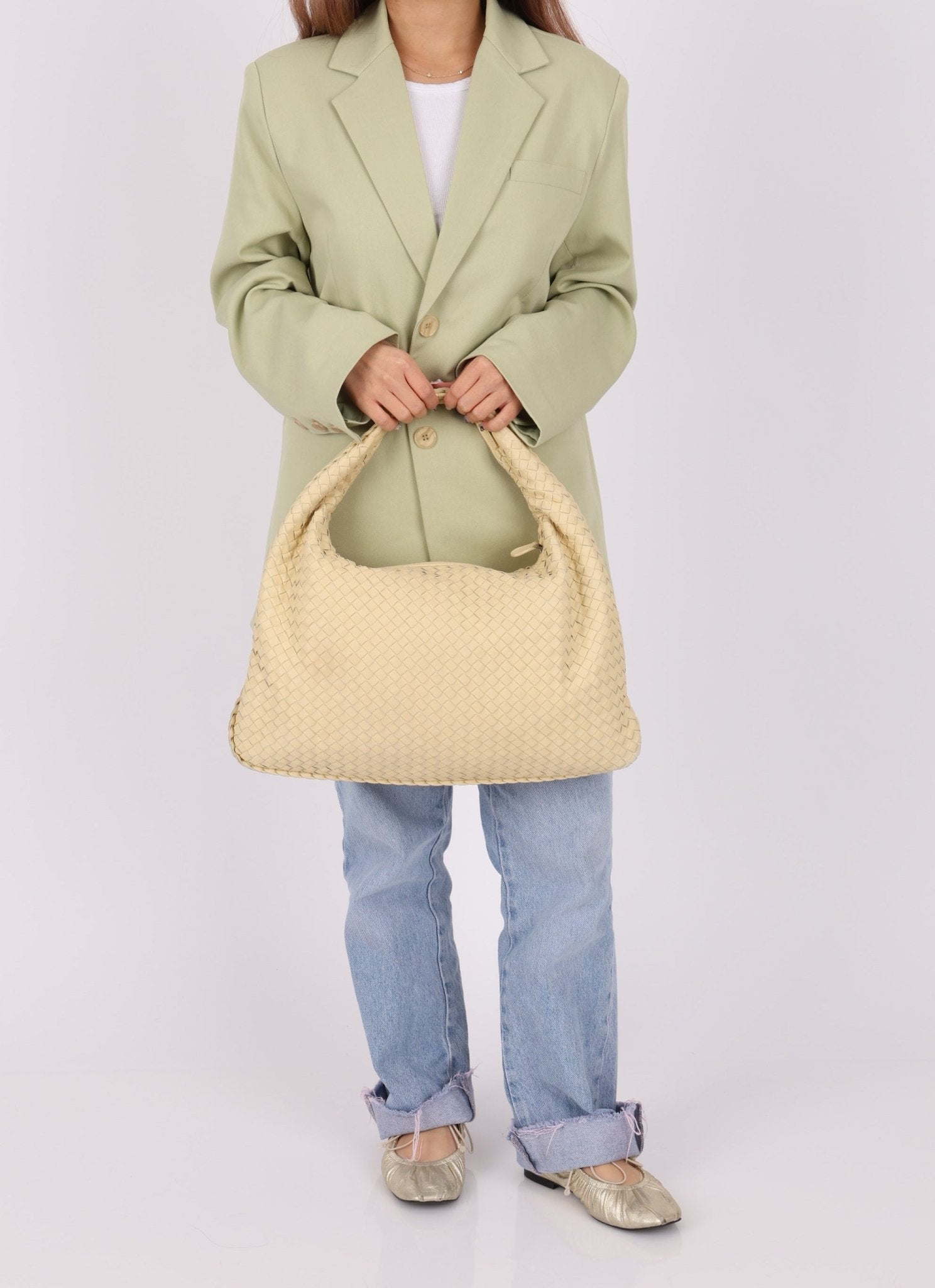 Bottega Veneta Medium Butter Intrecciato Hobo - FashioNica