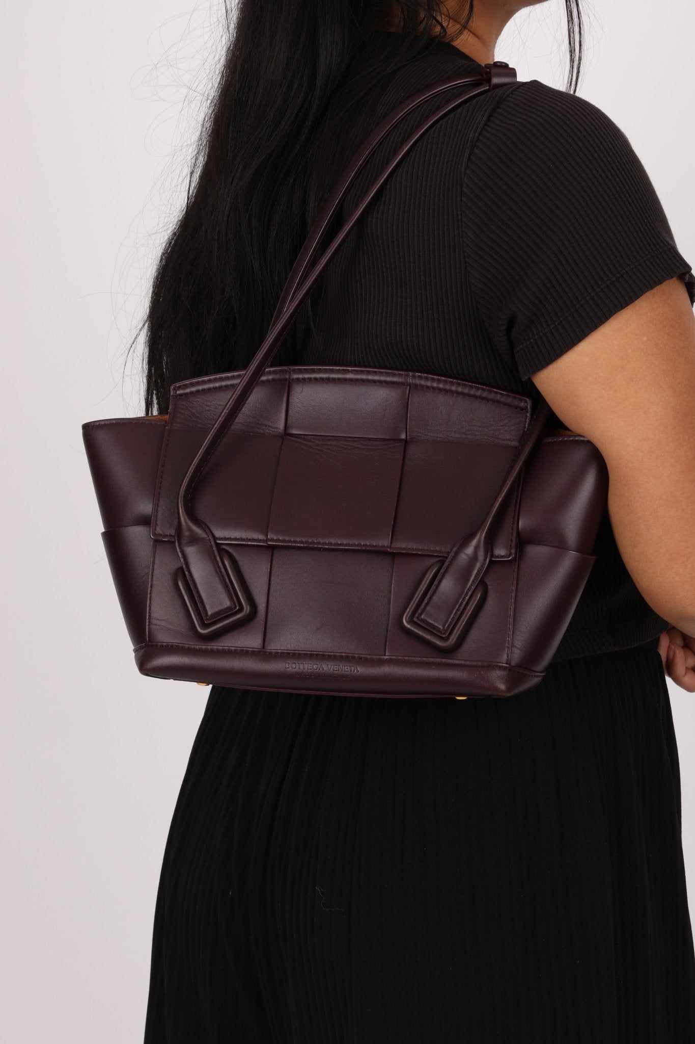 Bottega Veneta Prune Maxi Intrecciato Arco Flap - FashioNica