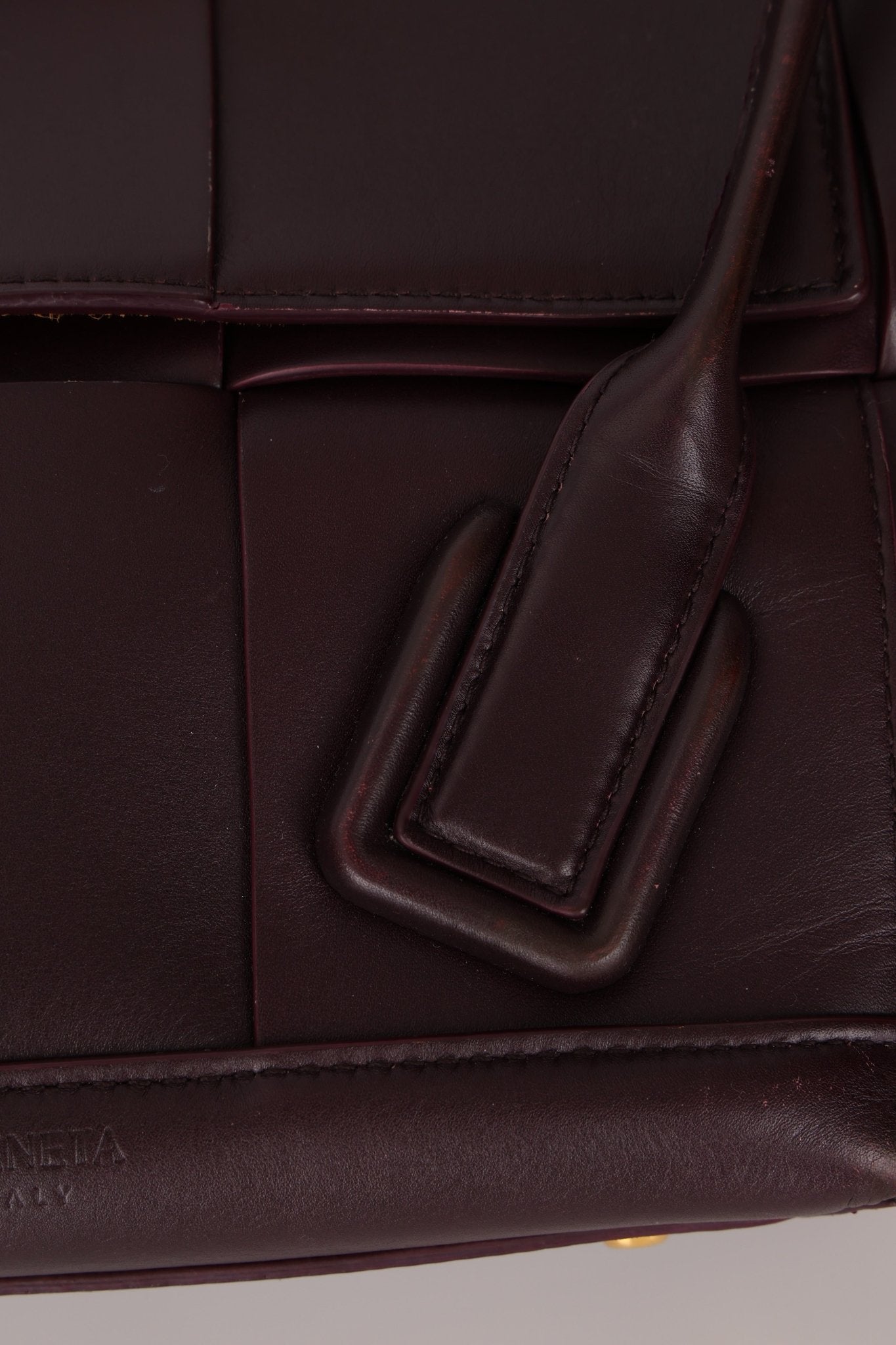 Bottega Veneta Prune Maxi Intrecciato Arco Flap - FashioNica