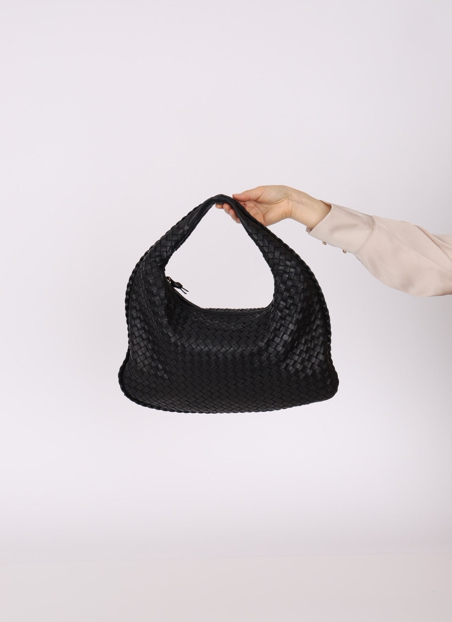 Bottega Veneta Small Intrecciato Black Hobo - FashioNica