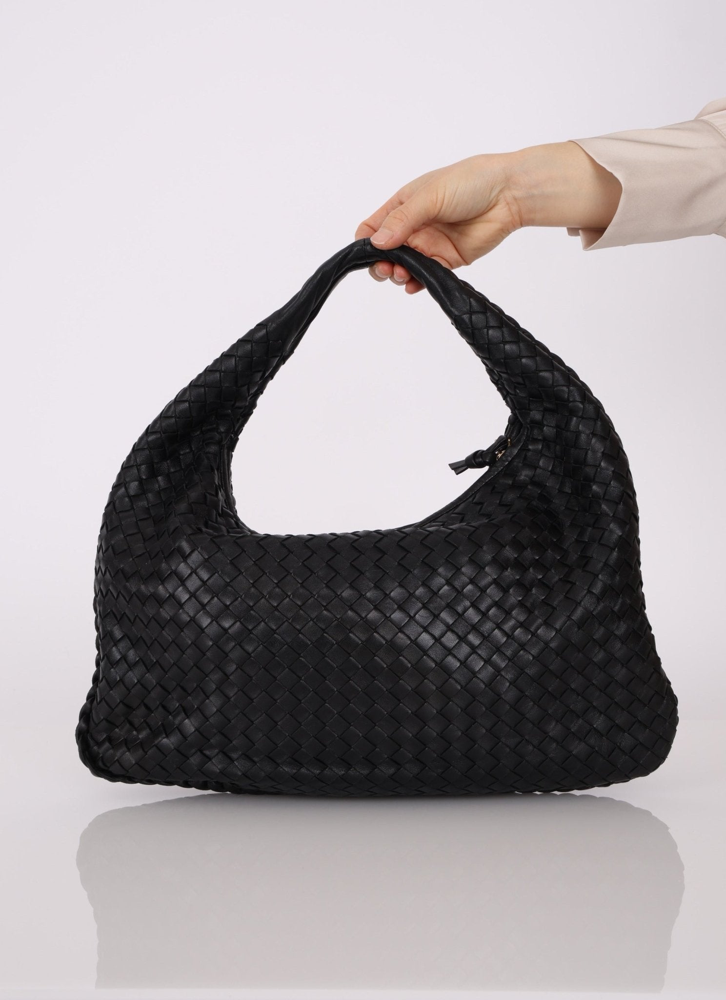 Bottega Veneta Small Intrecciato Black Hobo - FashioNica