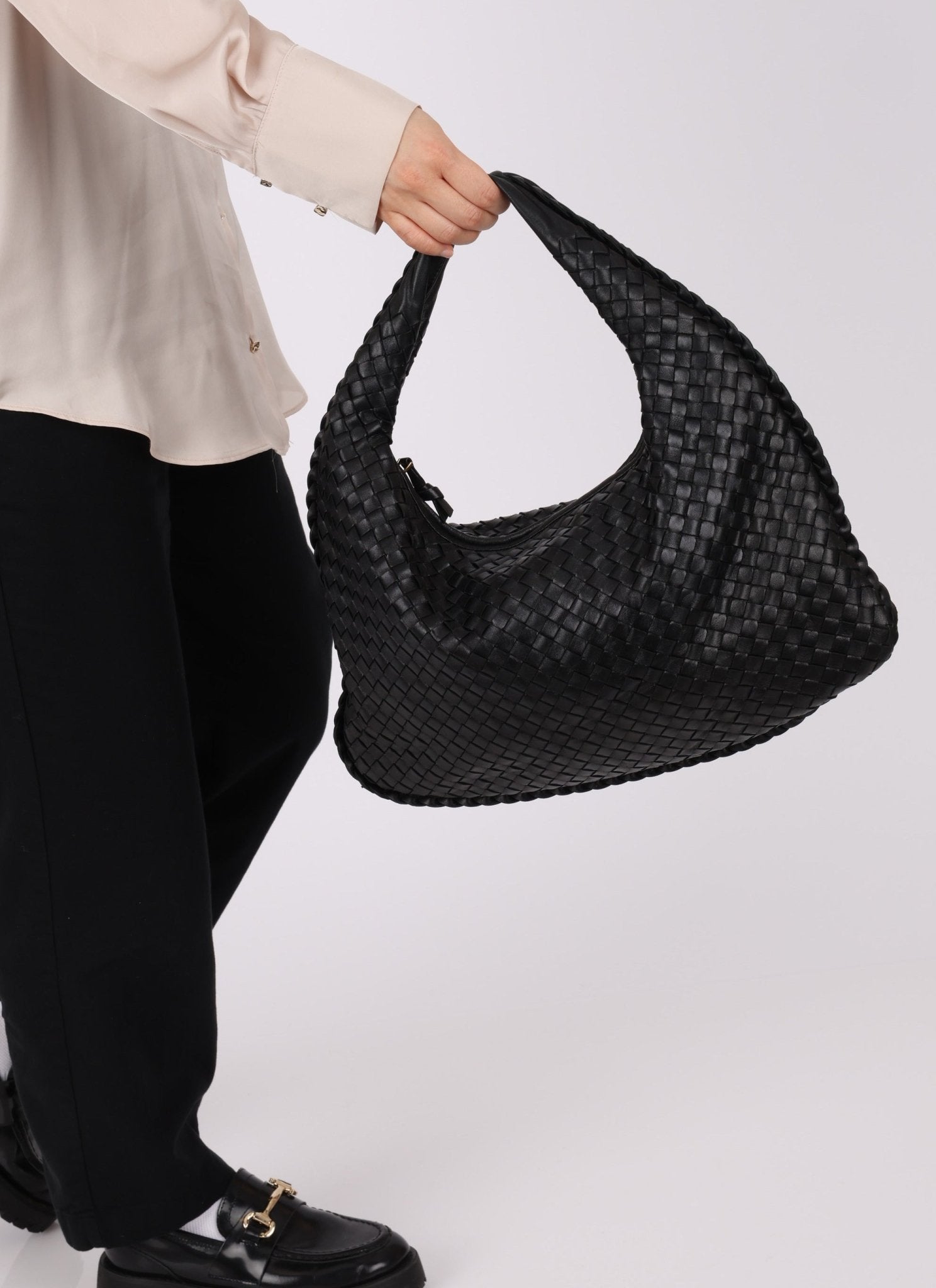 Bottega Veneta Small Intrecciato Black Hobo - FashioNica