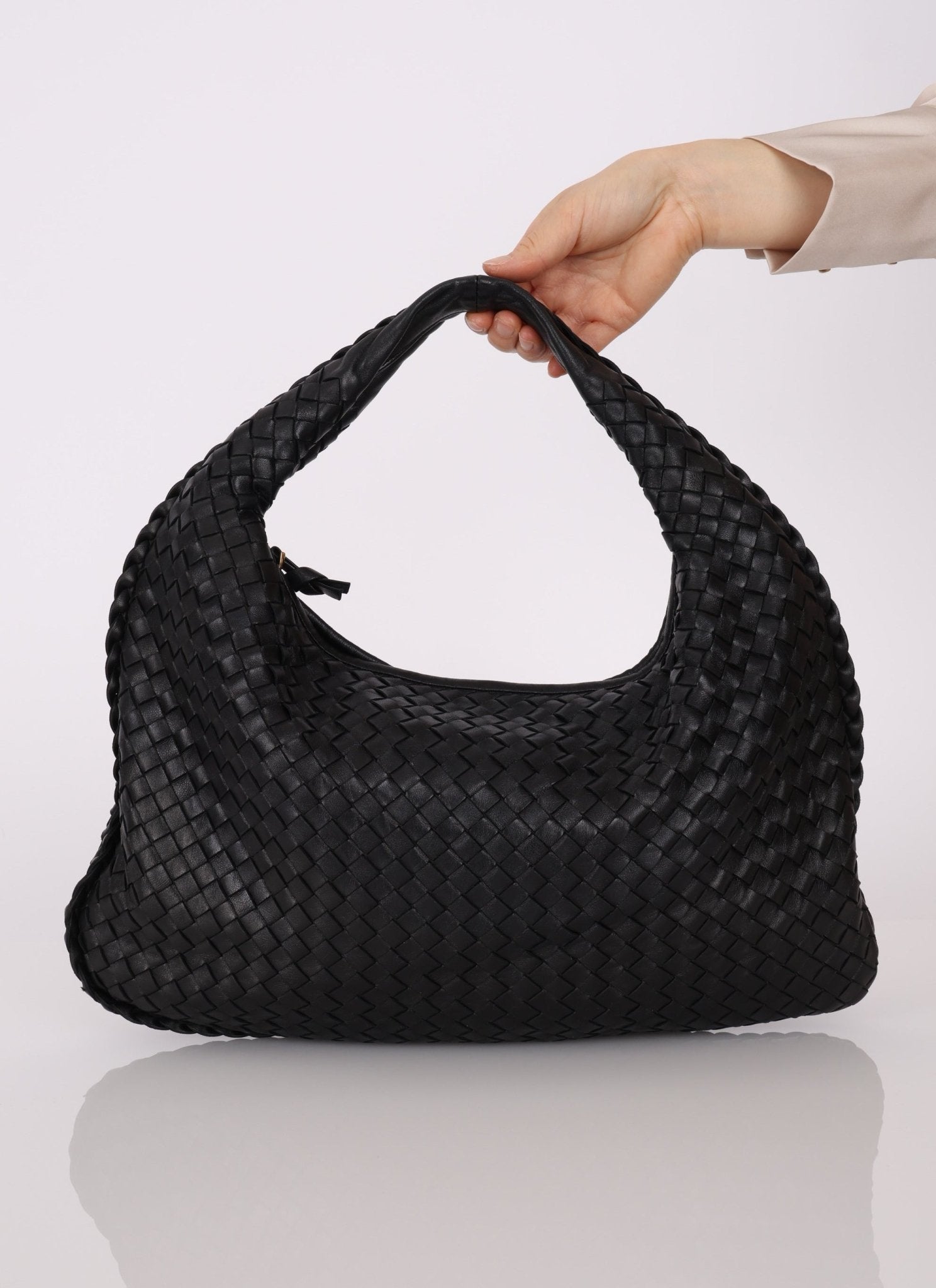 Bottega Veneta Small Intrecciato Black Hobo - FashioNica