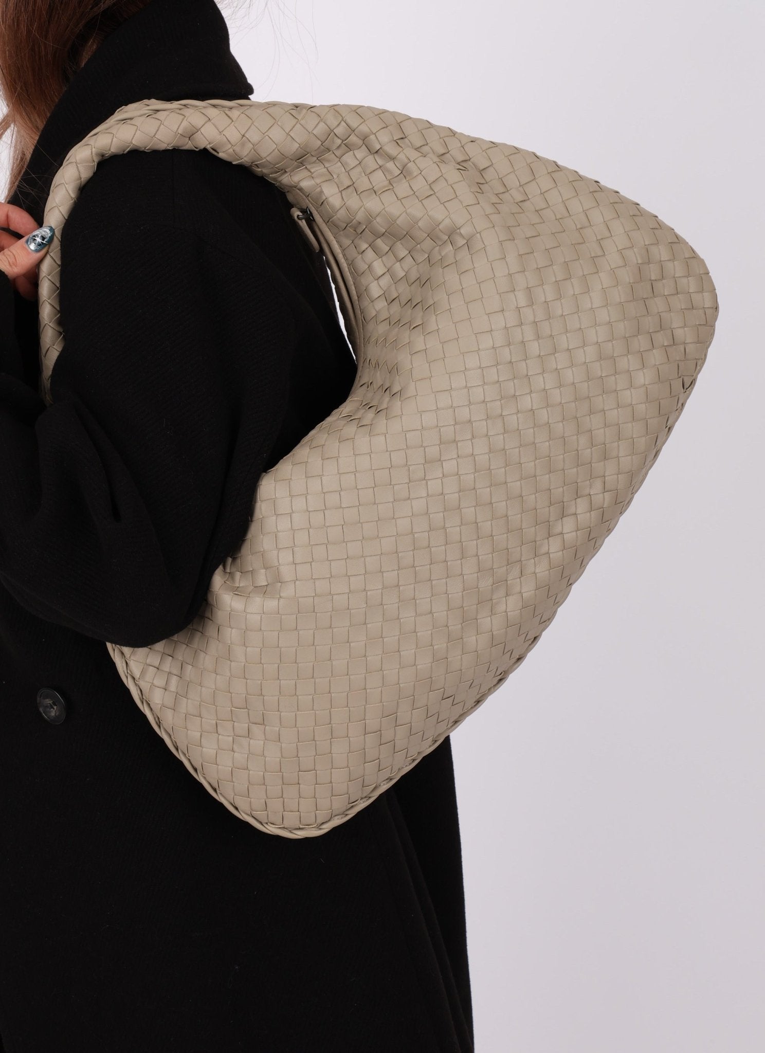 Bottega Veneta Stone Intrecciato Medium Hobo - FashioNica