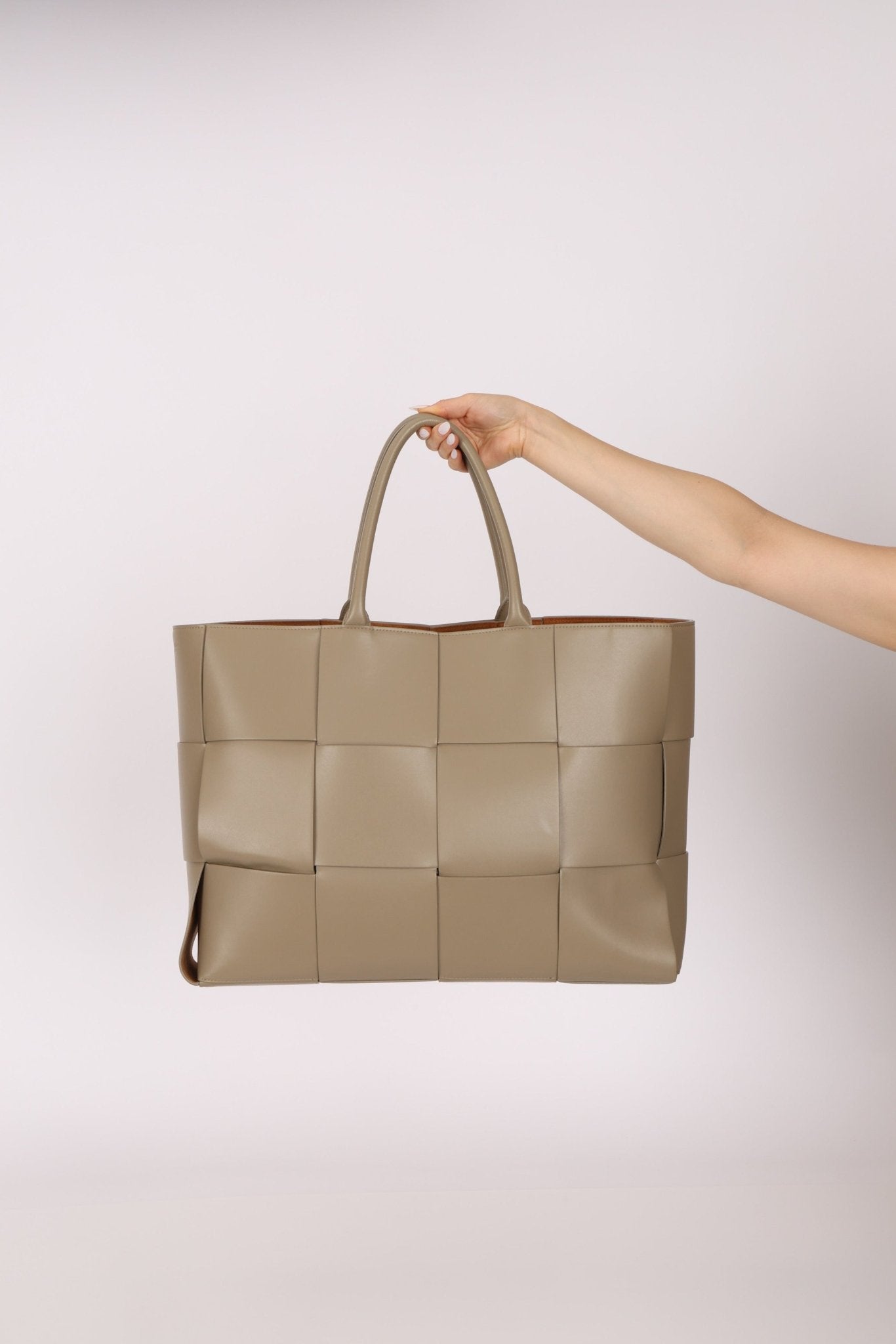 Bottega Veneta Travertine Maxi Intrecciato Large Arco Tote - FashioNica