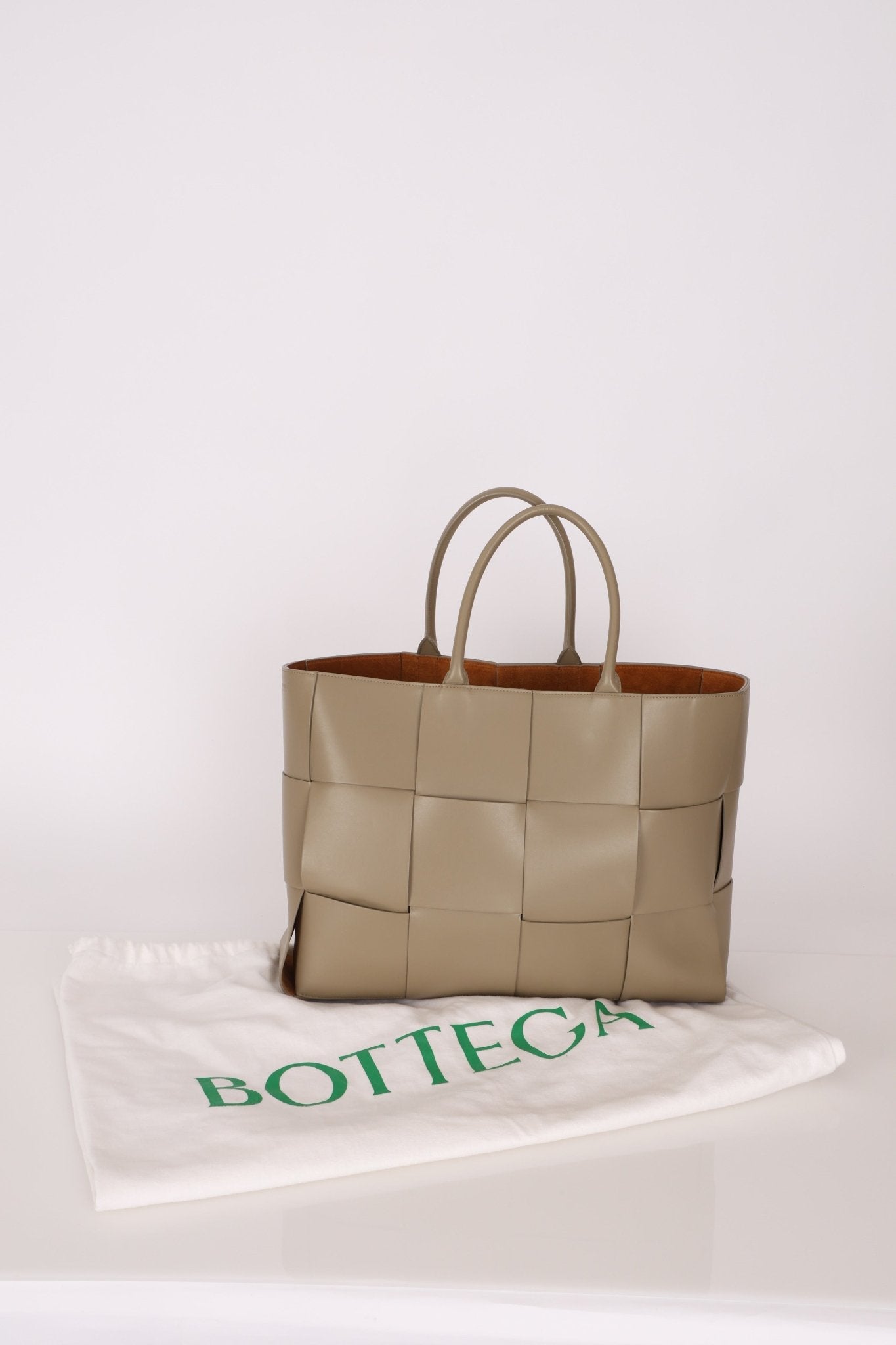 Bottega Veneta Travertine Maxi Intrecciato Large Arco Tote - FashioNica