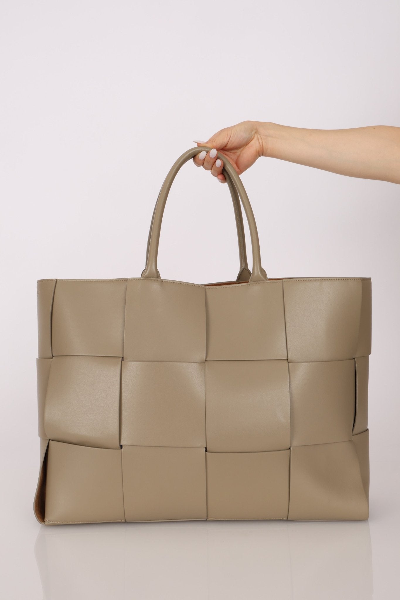 Bottega Veneta Travertine Maxi Intrecciato Large Arco Tote - FashioNica