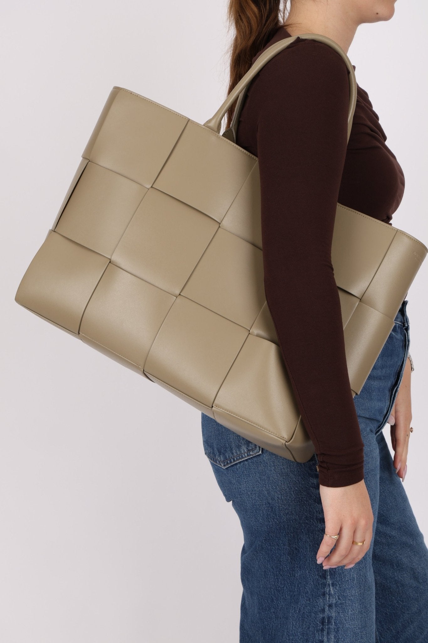 Bottega Veneta Travertine Maxi Intrecciato Large Arco Tote - FashioNica