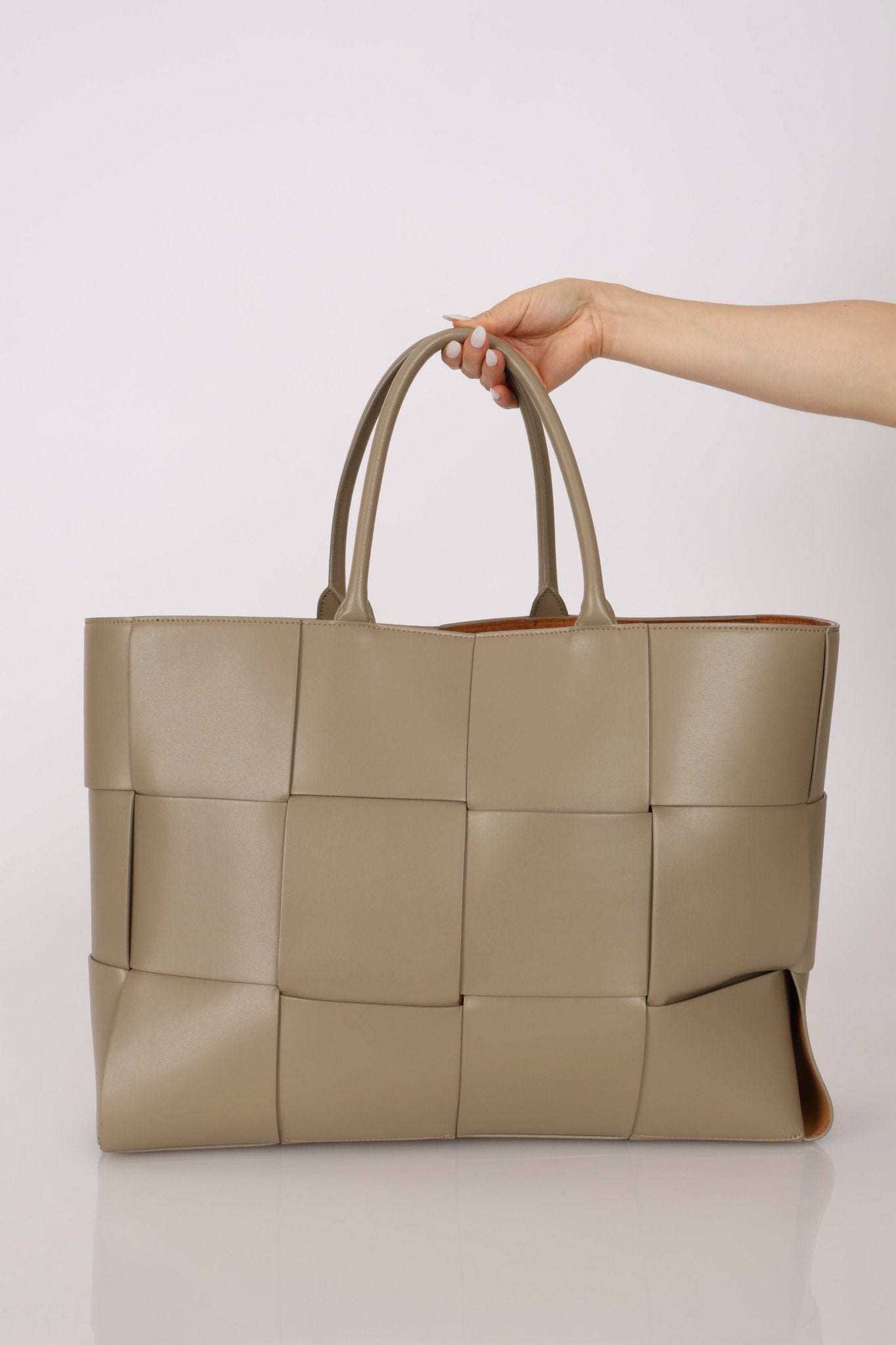 Bottega Veneta Travertine Maxi Intrecciato Large Arco Tote - FashioNica