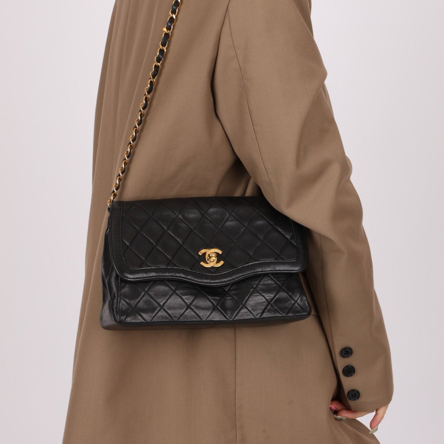 Chanel 1989 Vintage Lambskin Wave Single Flap with Chanel Wallet - FashioNica
