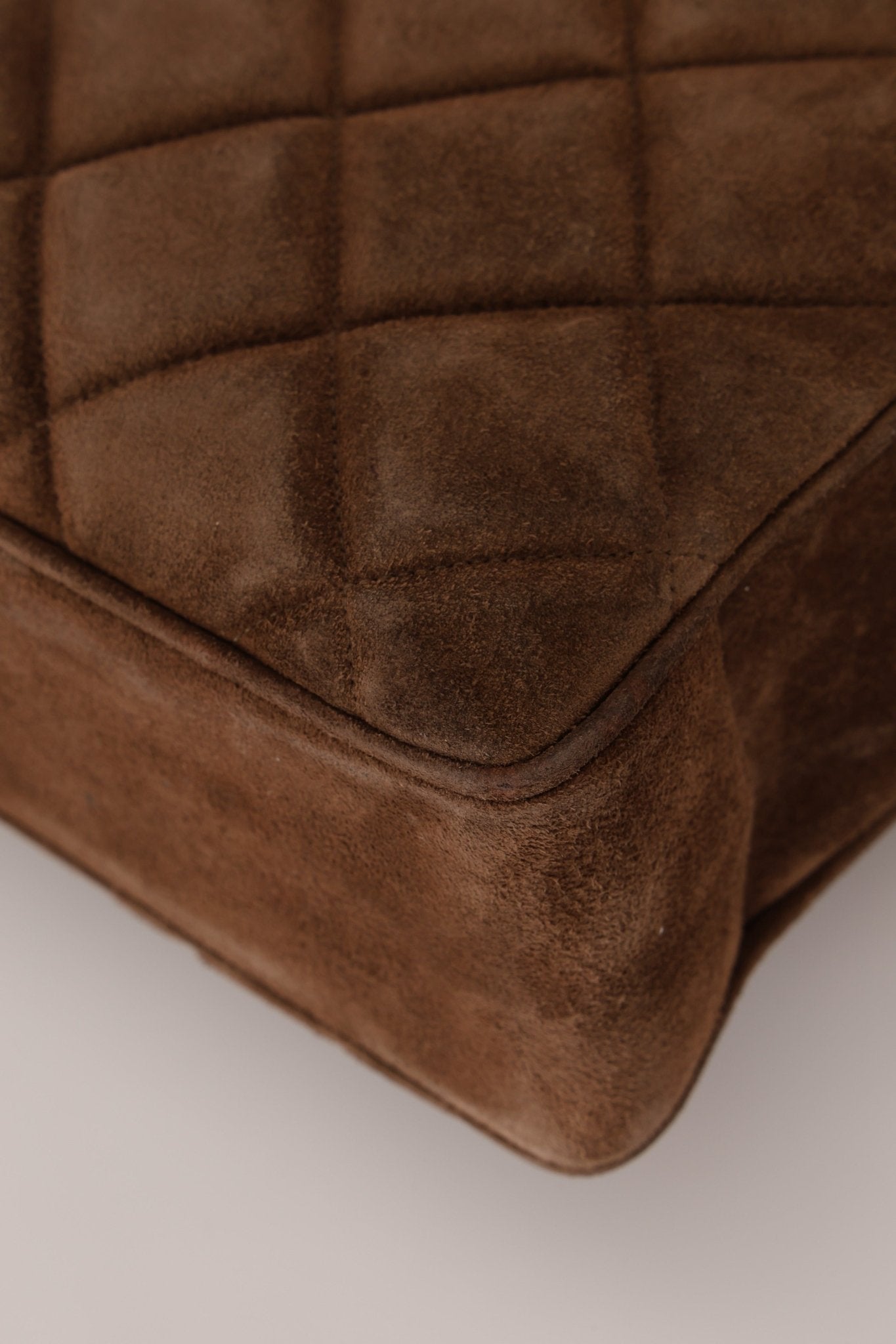 Chanel 1990s Suede Vertical Turnlock Tote 24K GP - FashioNica