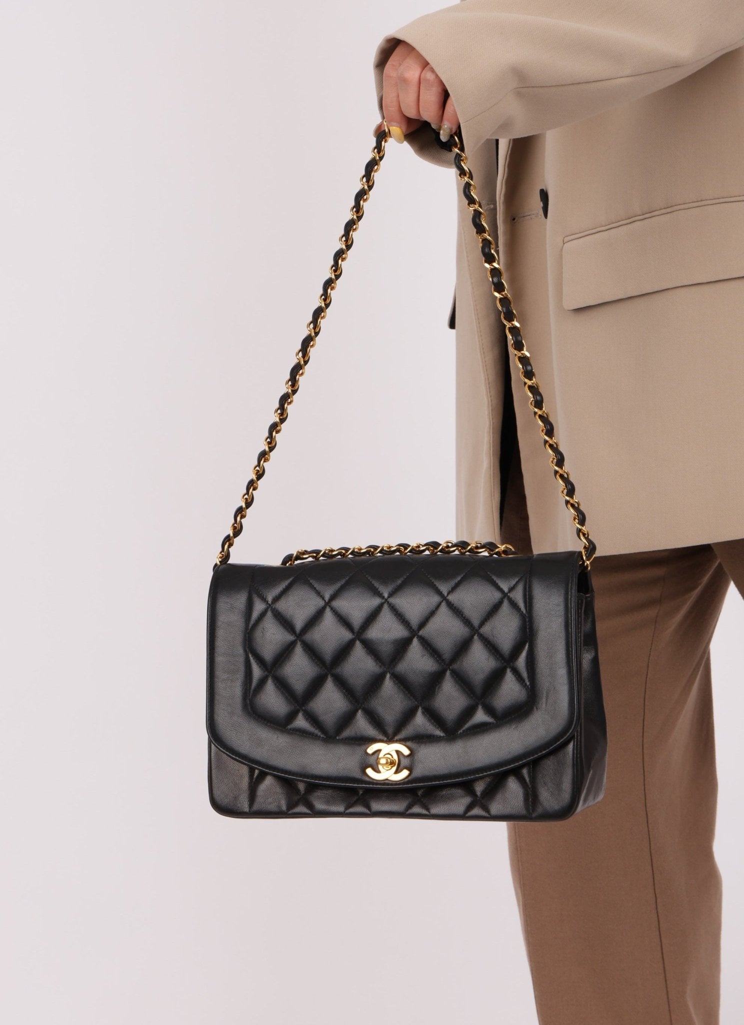 Chanel 1991 Lambskin Medium Diana - FashioNica