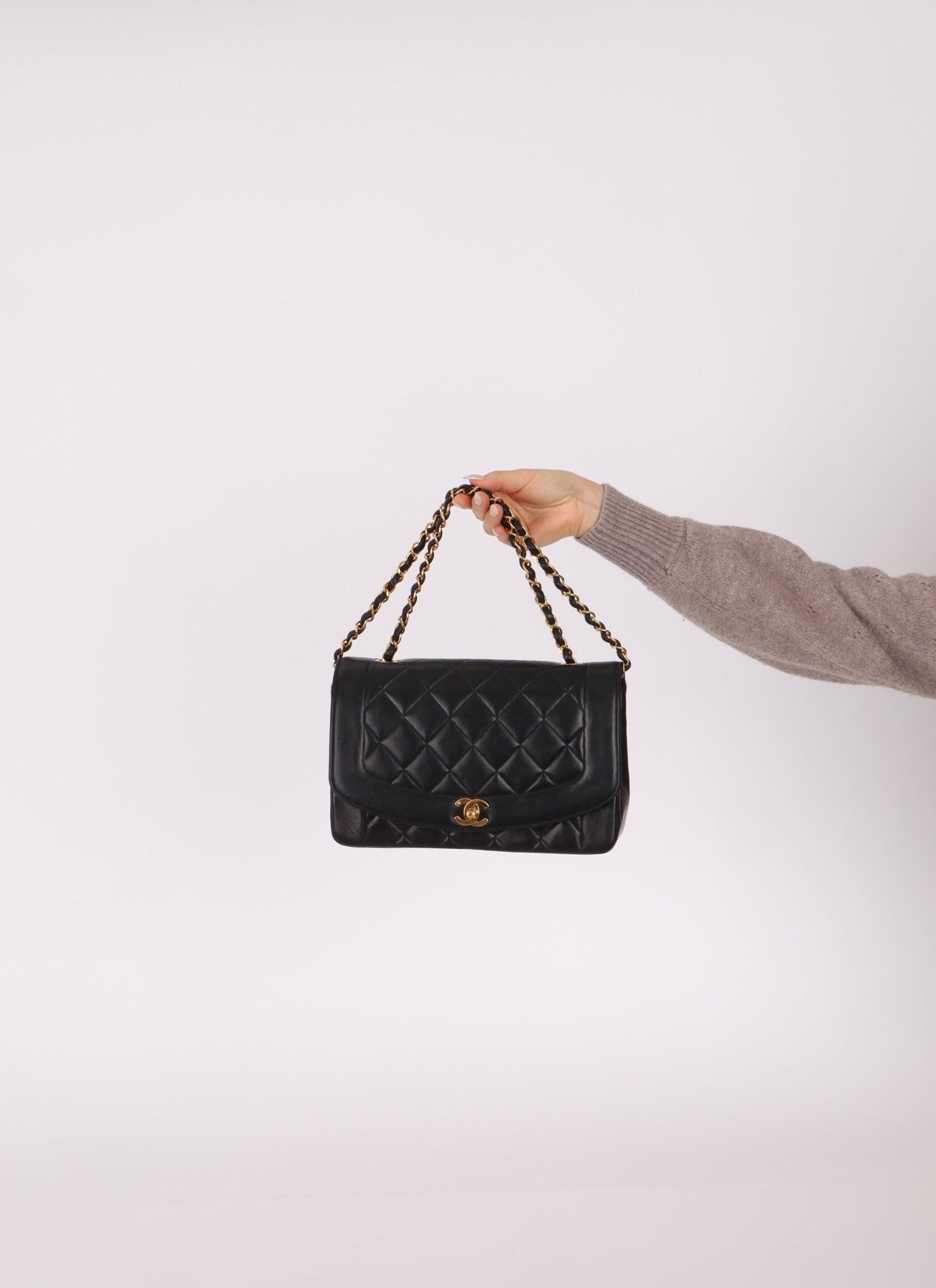 Chanel 1991 Lambskin Medium Diana - FashioNica