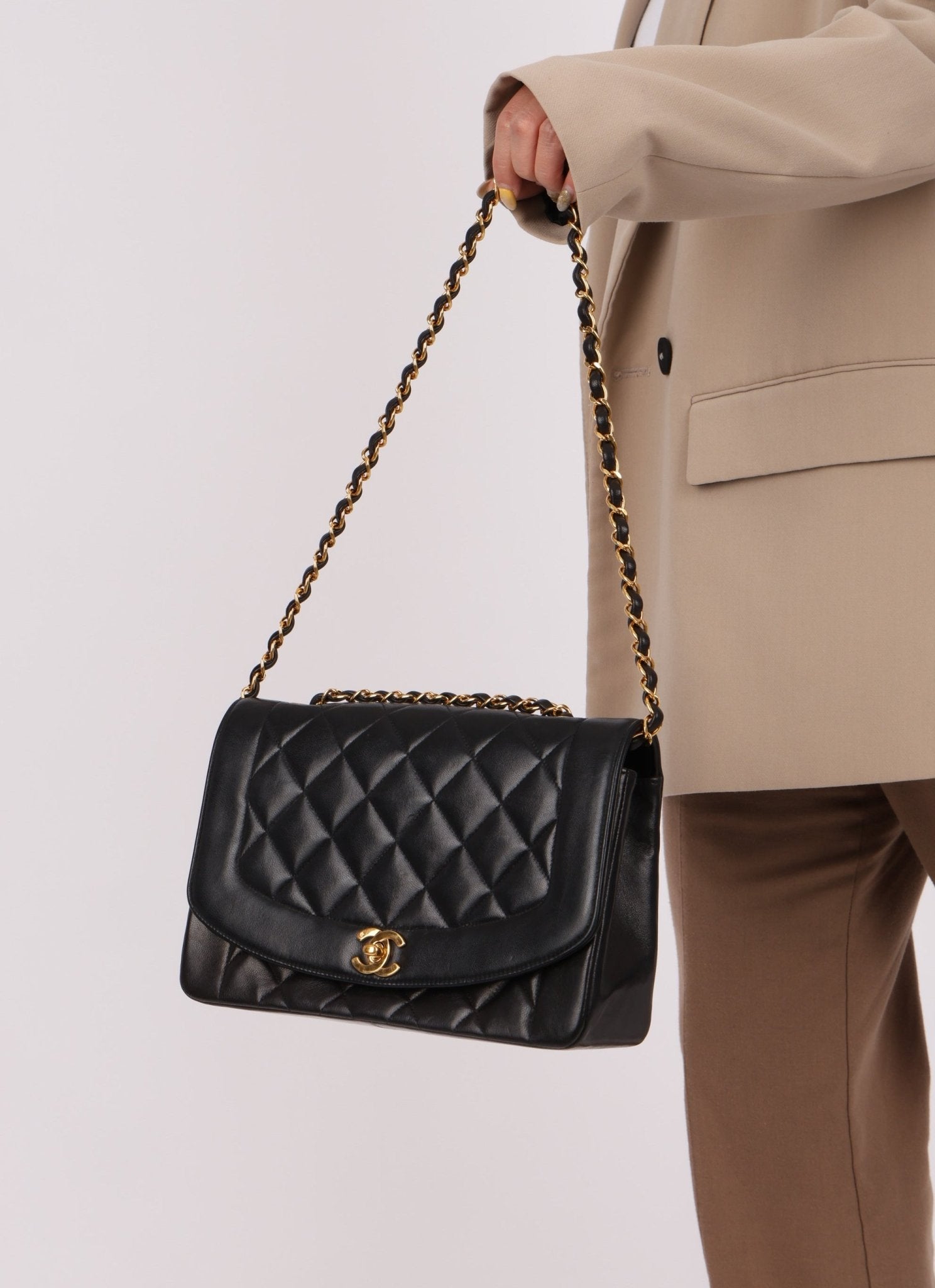 Chanel 1991 Lambskin Medium Diana - FashioNica