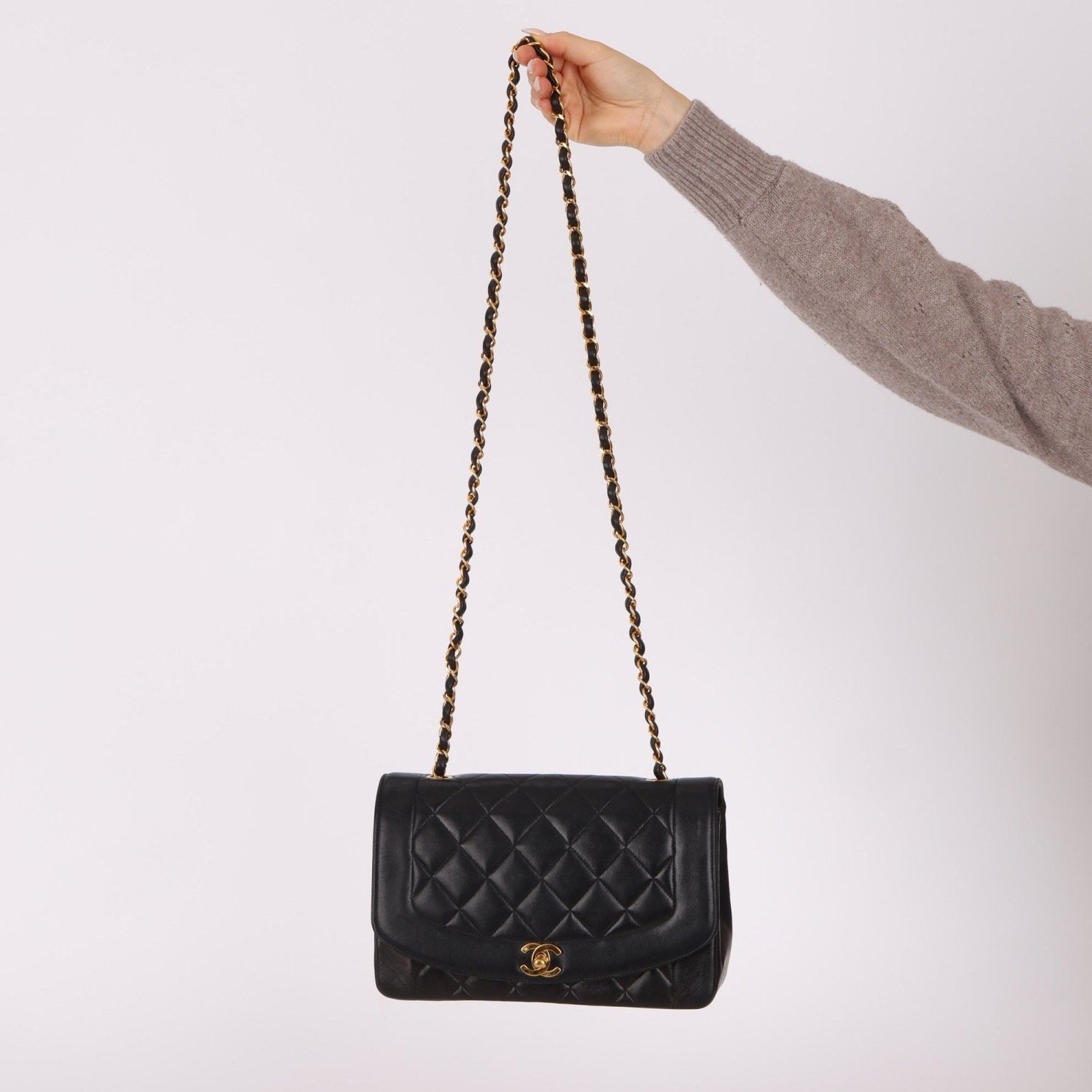 Chanel 1991 Lambskin Medium Diana - FashioNica