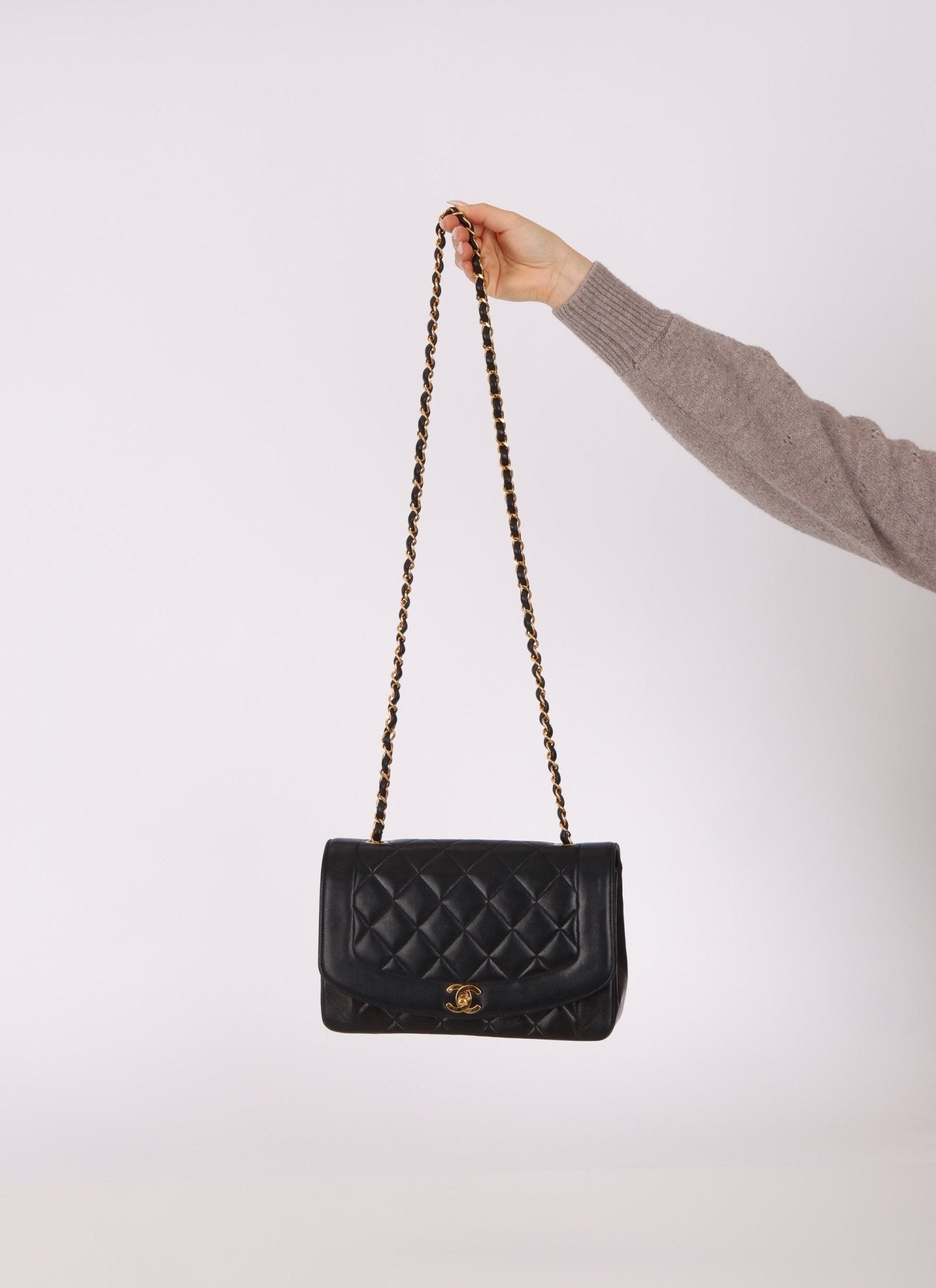 Chanel 1991 Lambskin Medium Diana - FashioNica