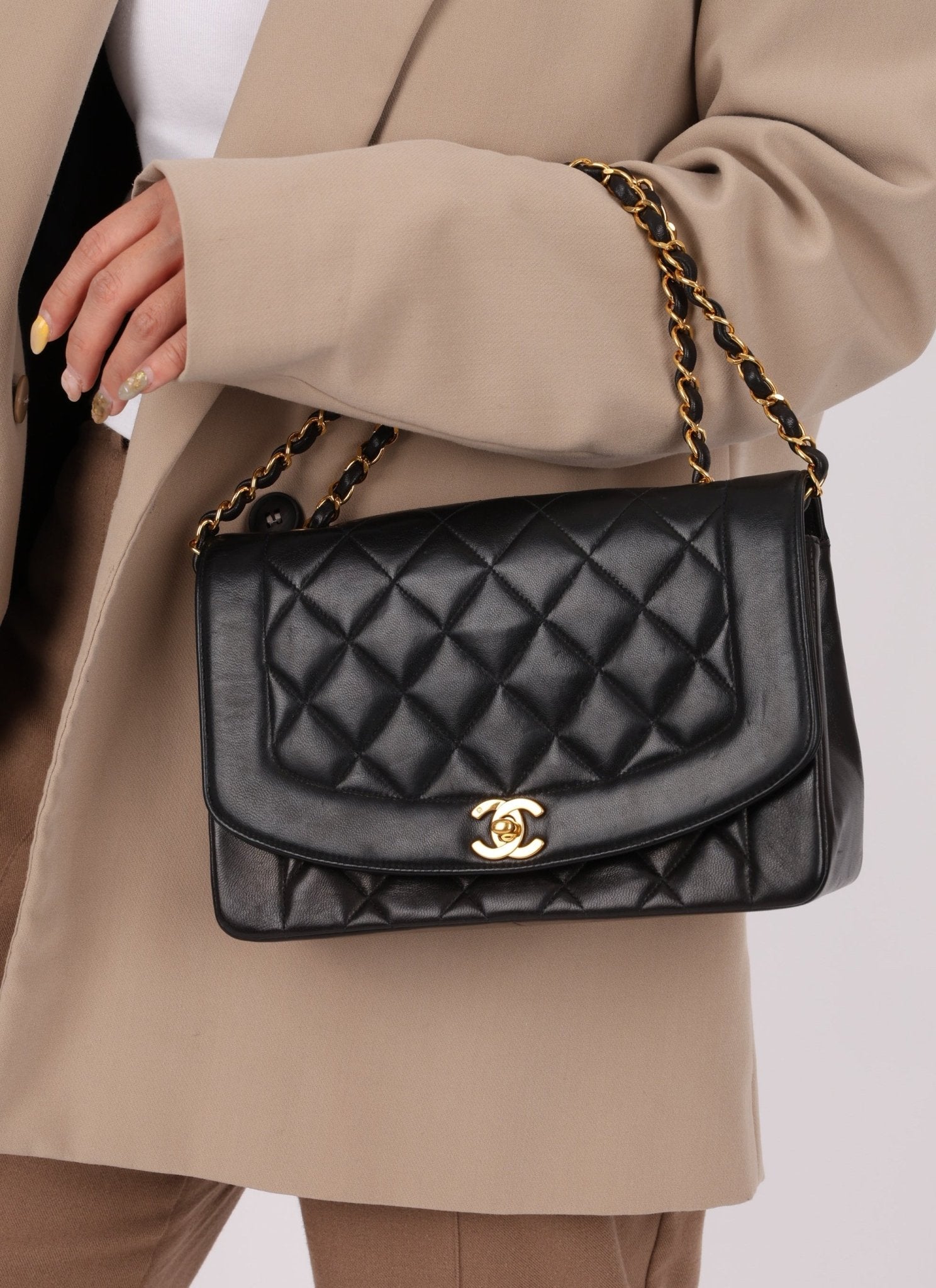 Chanel 1991 Lambskin Medium Diana - FashioNica