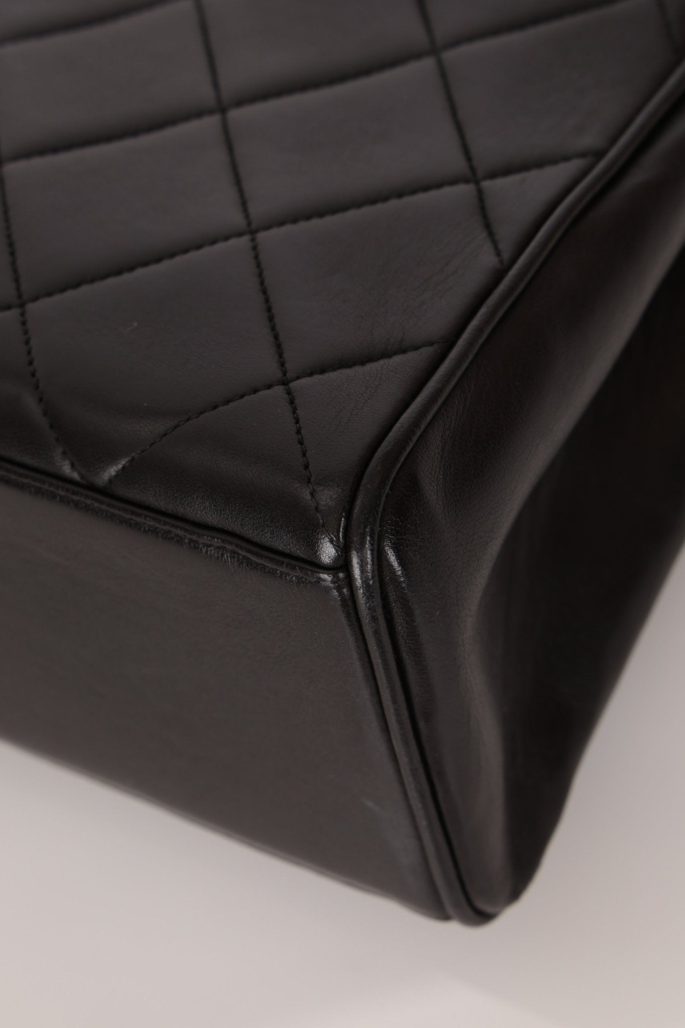 Chanel 1993 Lambskin Kelly Turnlock Top Handle 24 KGP - FashioNica