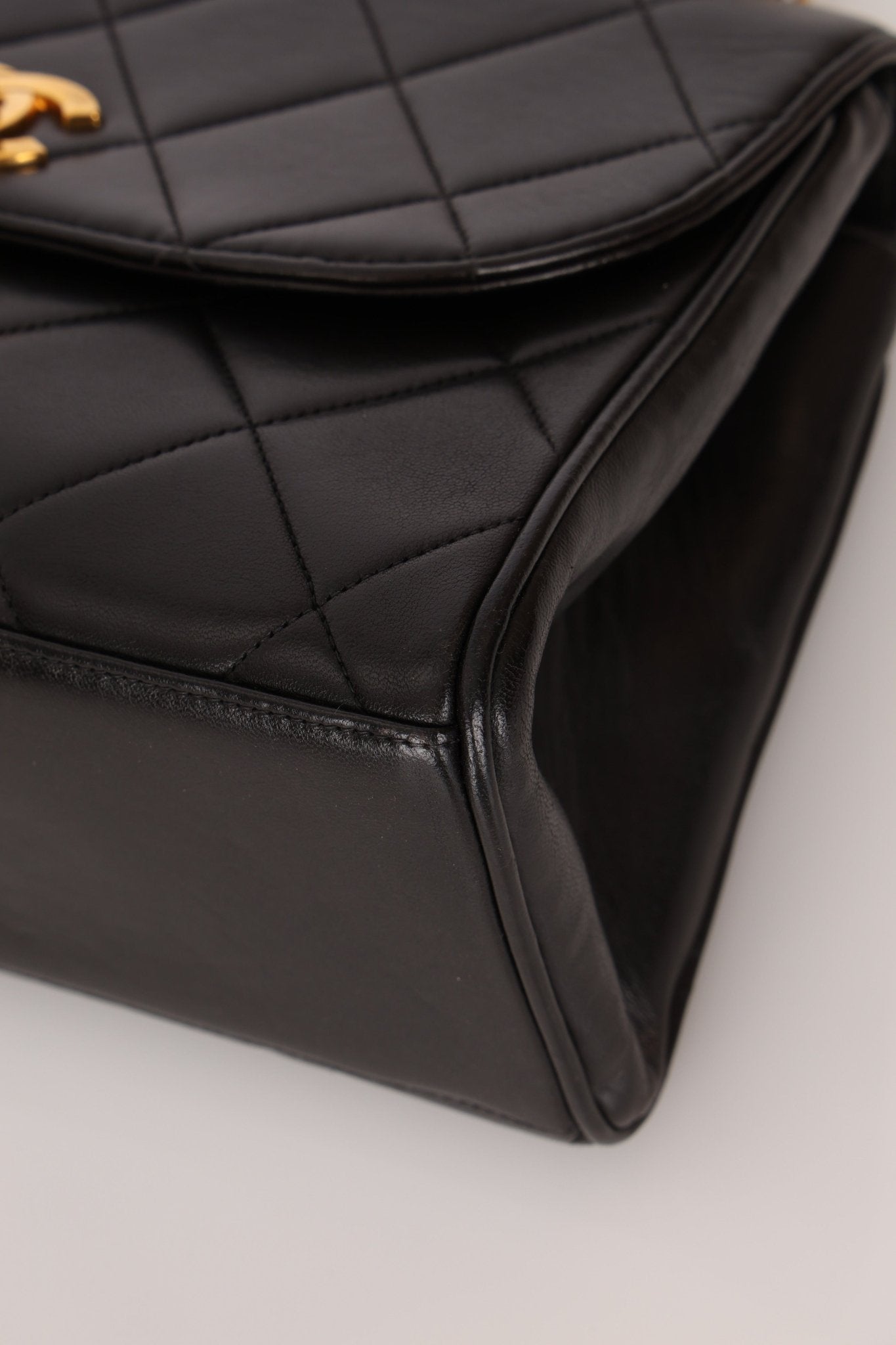 Chanel 1993 Lambskin Kelly Turnlock Top Handle 24 KGP - FashioNica