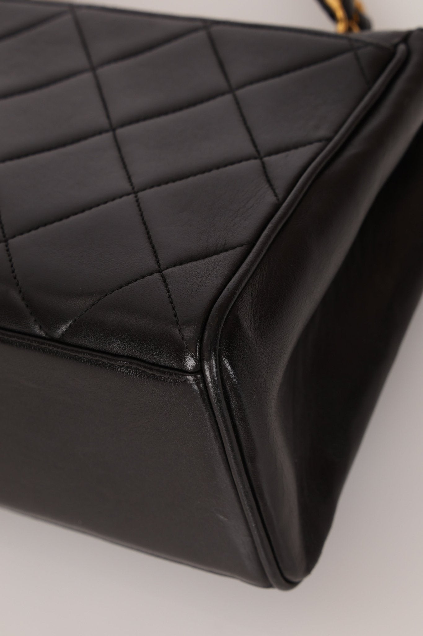 Chanel 1993 Lambskin Kelly Turnlock Top Handle 24 KGP - FashioNica