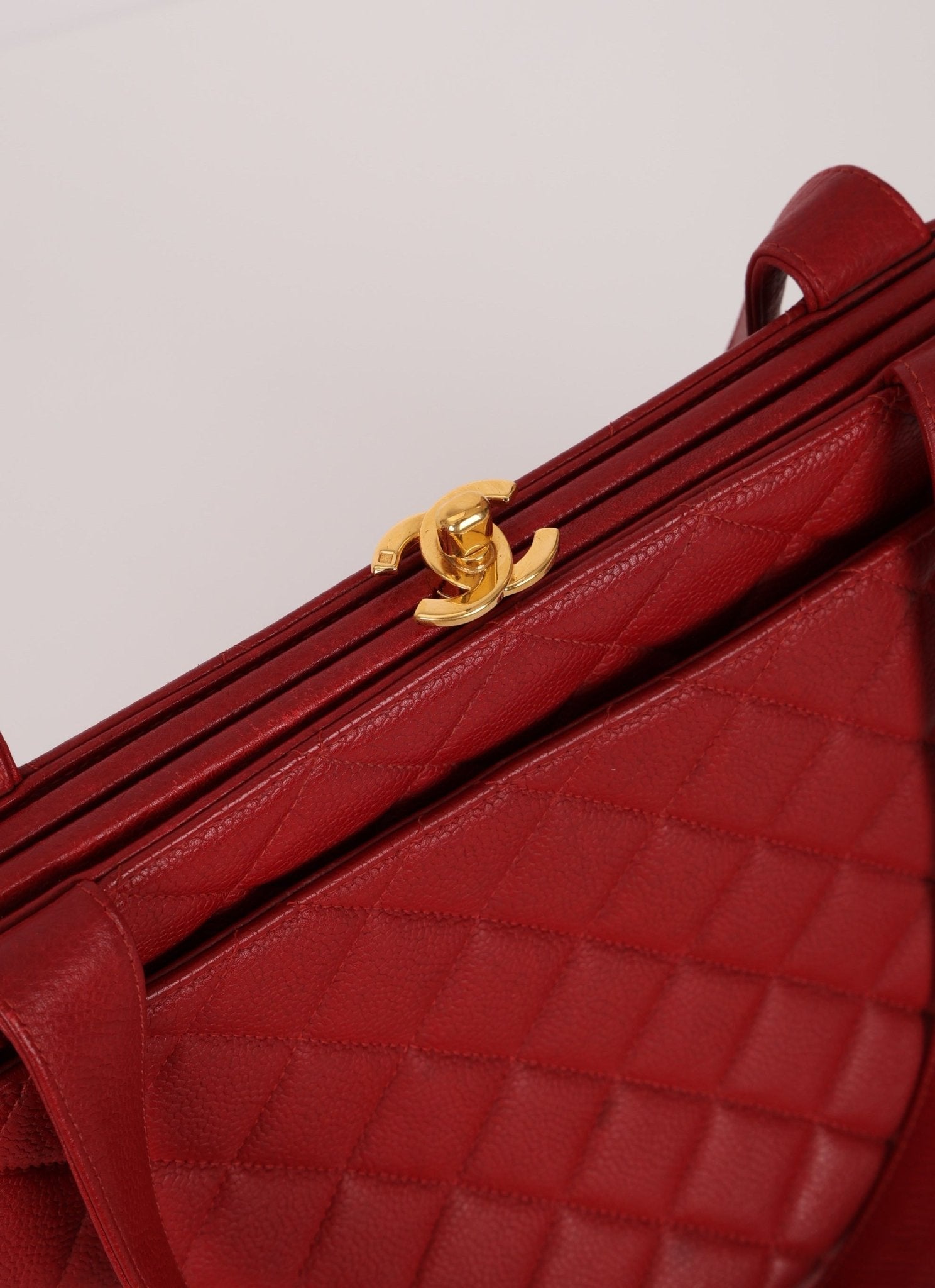 Chanel 1996 Bordeaux Caviar Turnlock Kisslock Tote - FashioNica