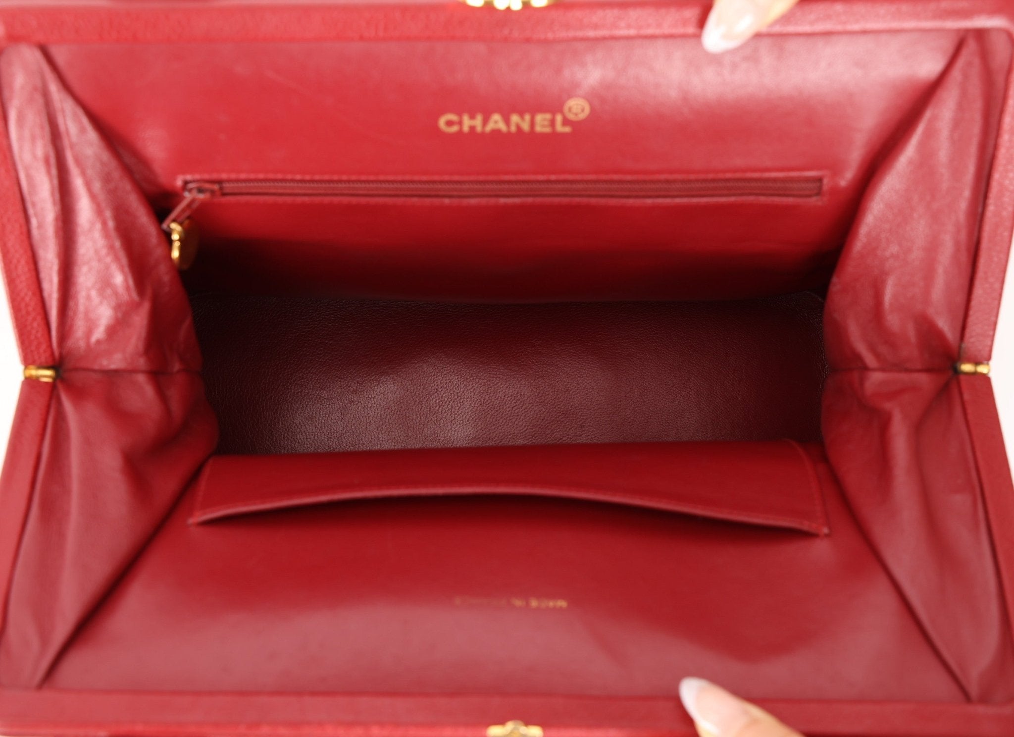 Chanel 1996 Bordeaux Caviar Turnlock Kisslock Tote - FashioNica