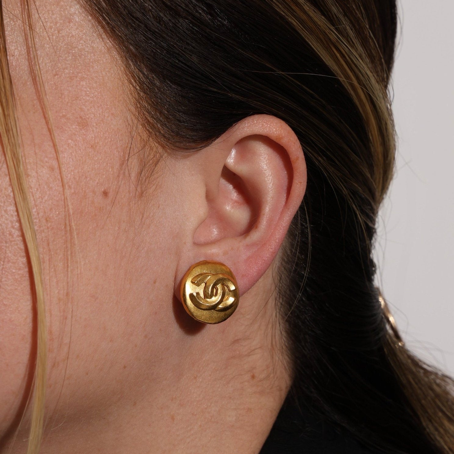 Chanel 1996 Matte Interlocking CC Round Clip - On Earrings - FashioNica