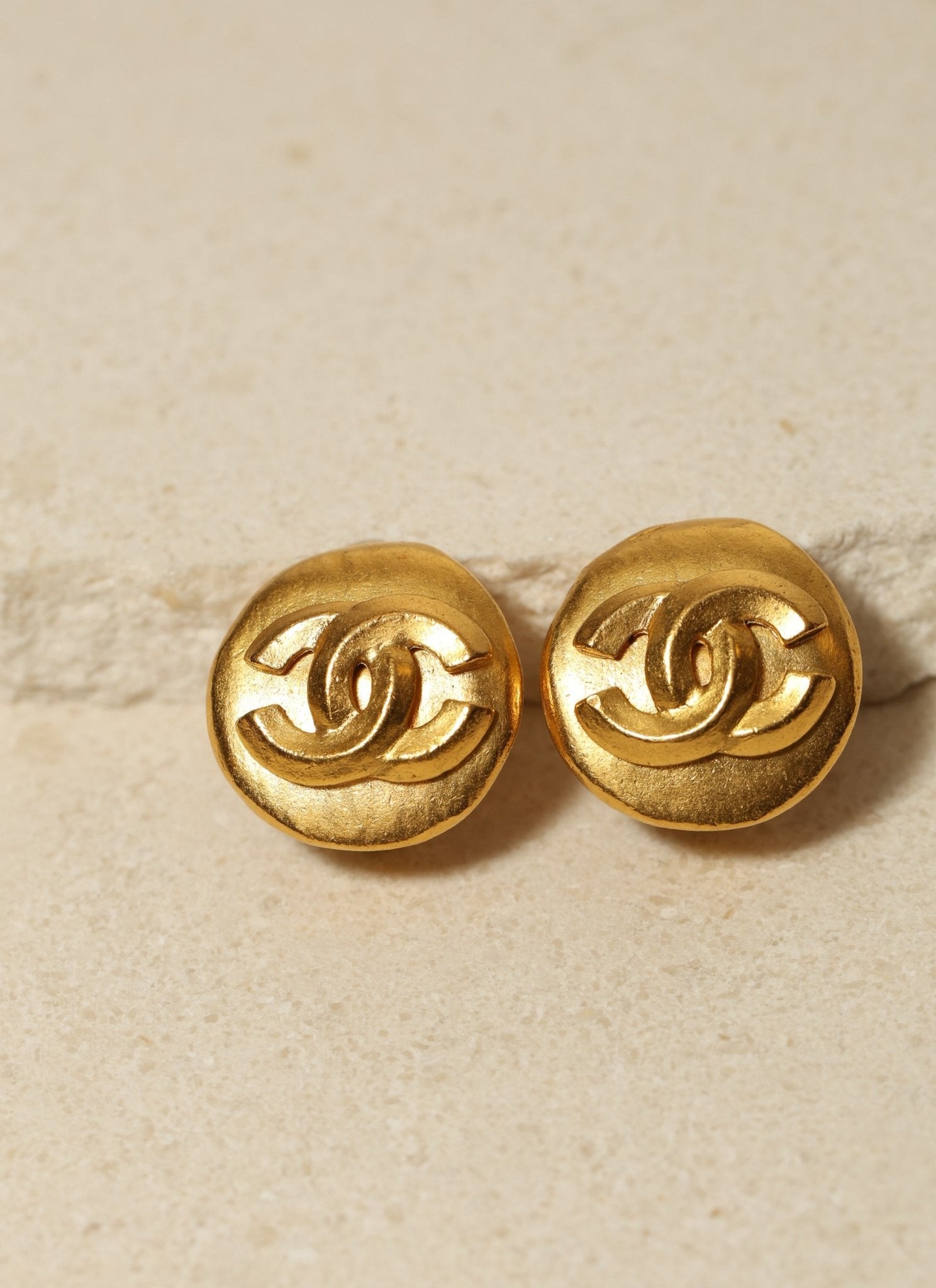 Chanel 1996 Matte Interlocking CC Round Clip - On Earrings - FashioNica