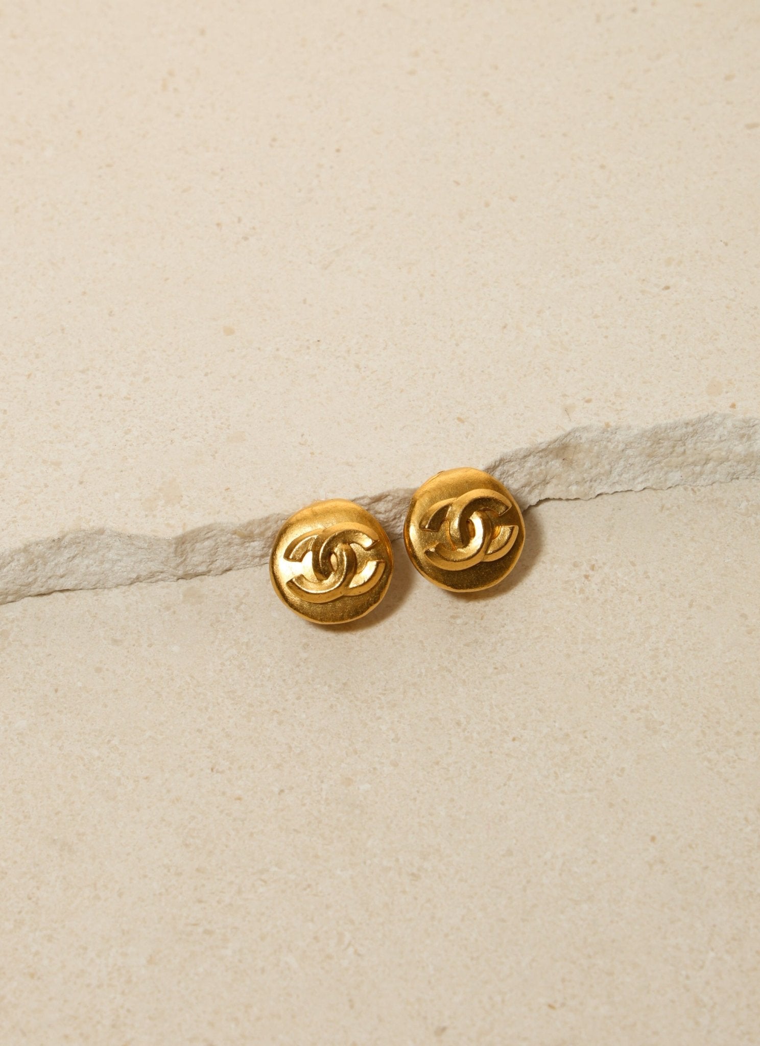 Chanel 1996 Matte Interlocking CC Round Clip - On Earrings - FashioNica