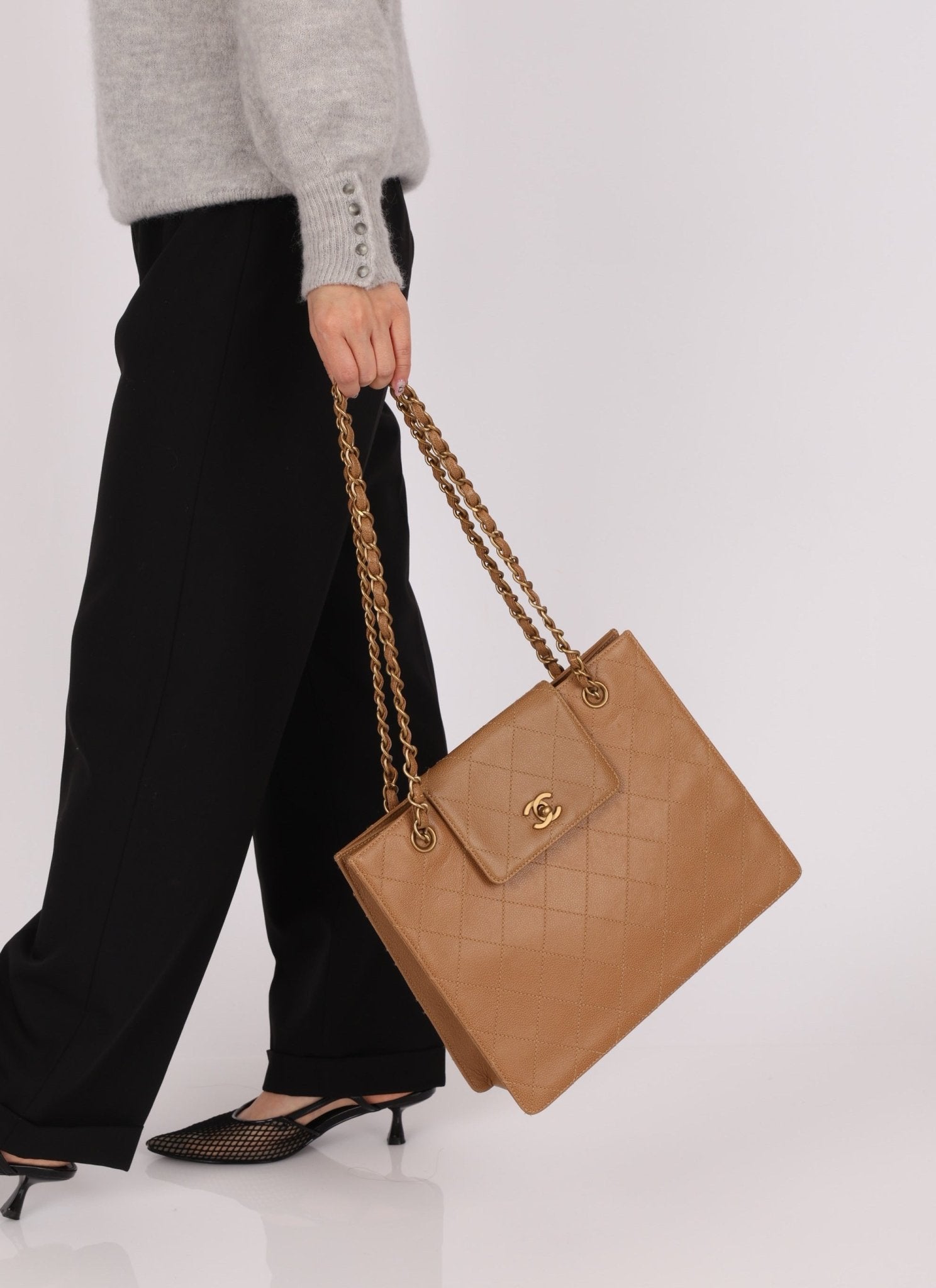 Chanel 1997 Caviar Turnlock Beige Chain Bag - FashioNica