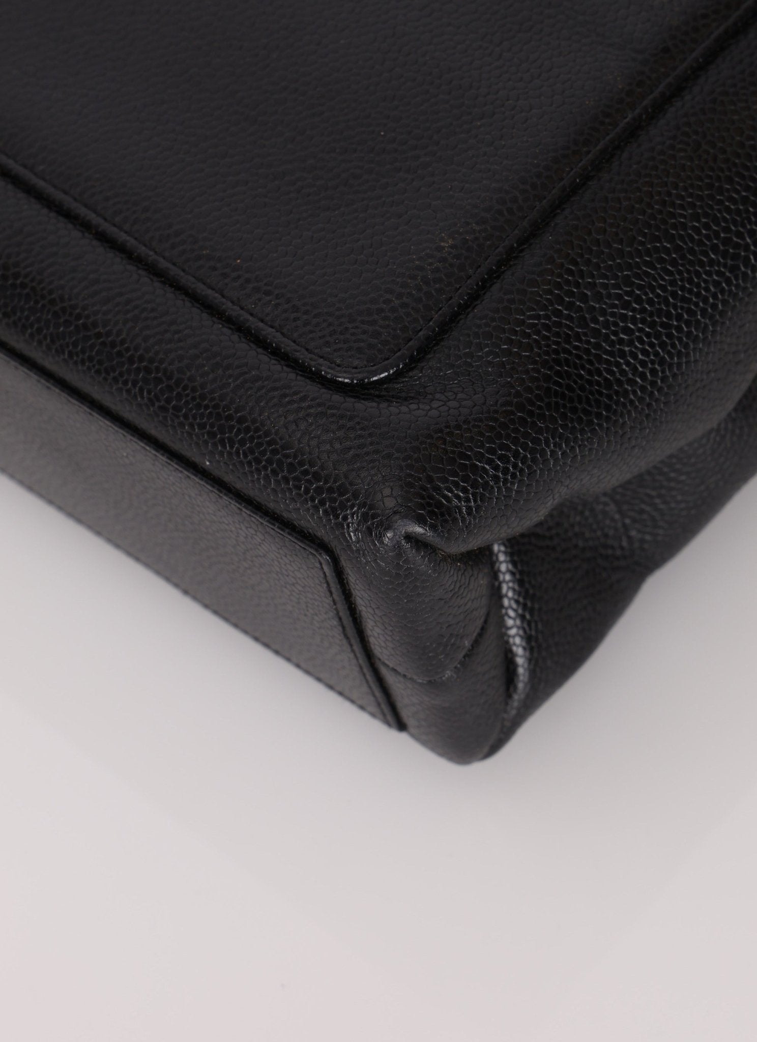 Chanel 1997 Caviar Turnlock Shoulder Bag - FashioNica