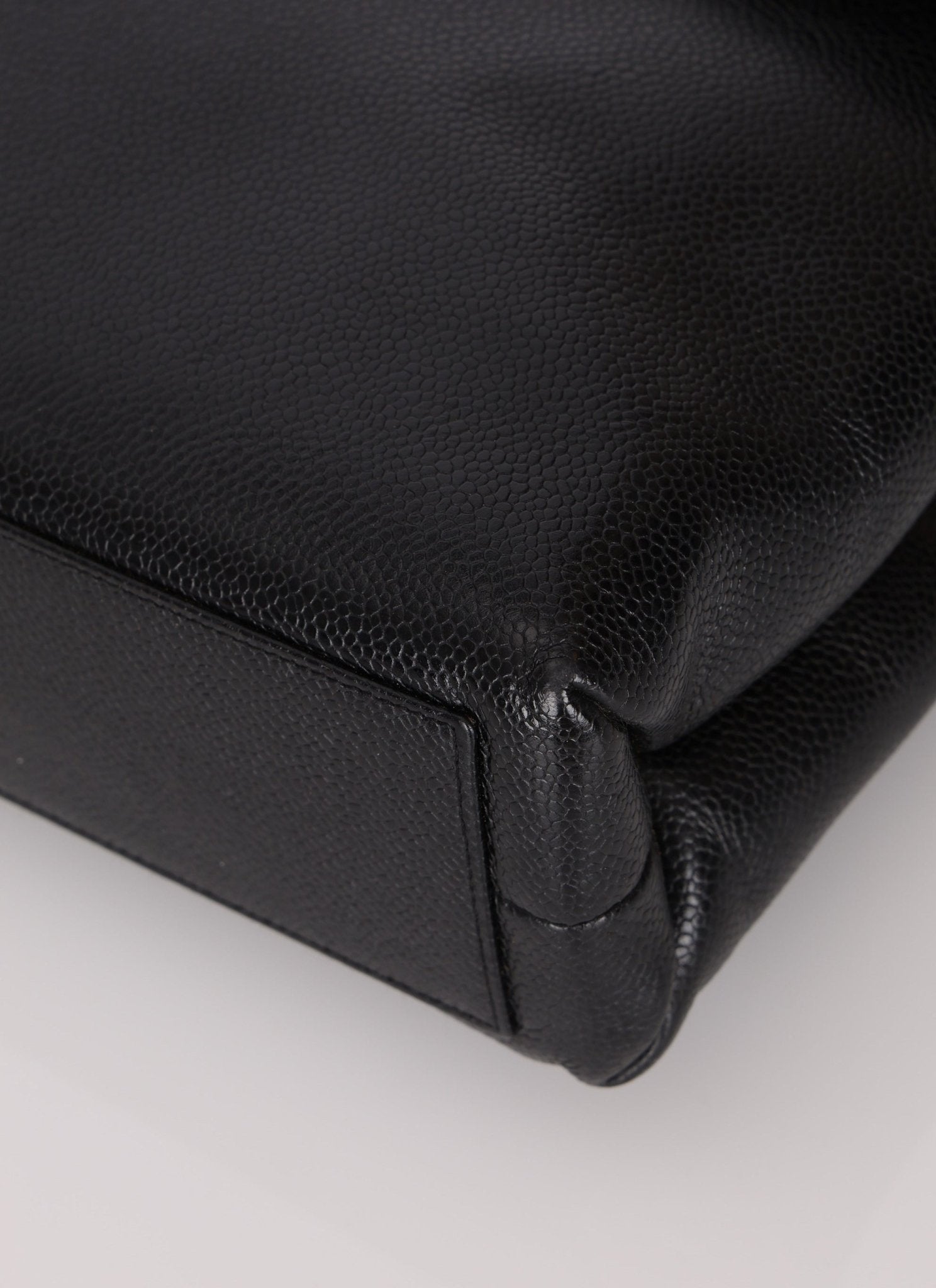 Chanel 1997 Caviar Turnlock Shoulder Bag - FashioNica