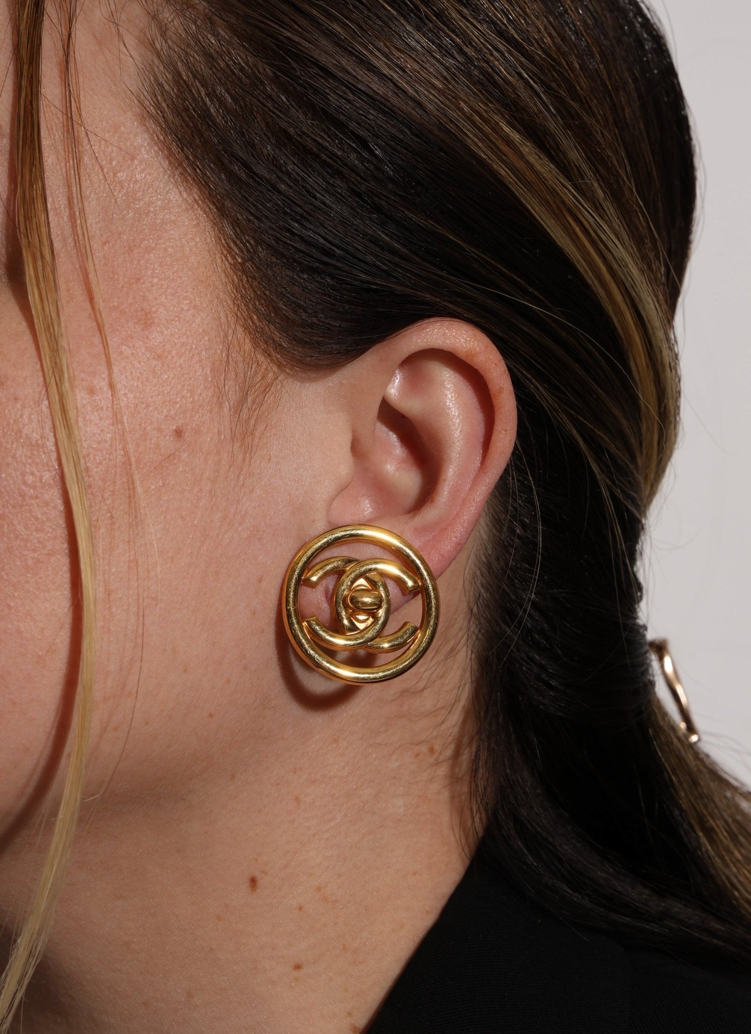 Chanel 1997 CC Turnlock Circle Clip - On Earrings - FashioNica