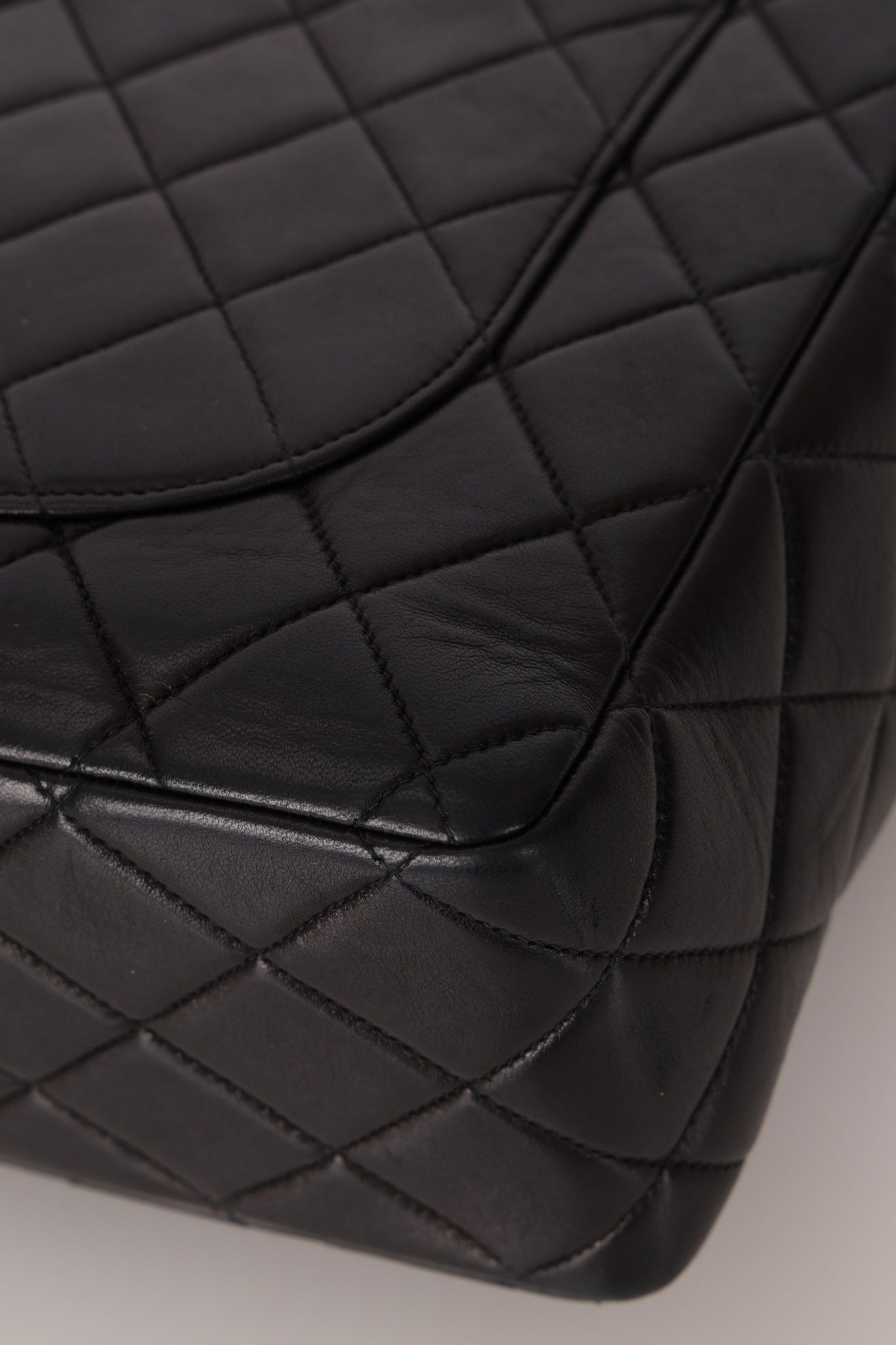 Chanel 1997 Jumbo Lambskin Turnlock Single Flap 24K GP - FashioNica