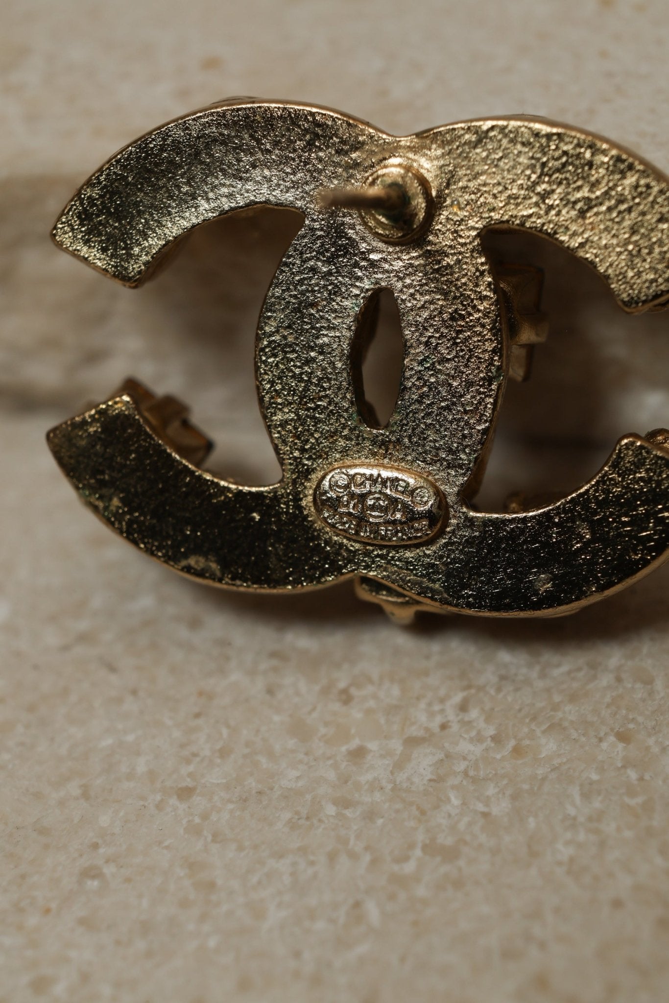 Chanel 2001 Gripoix CC Earrings Brushed Gold - FashioNica