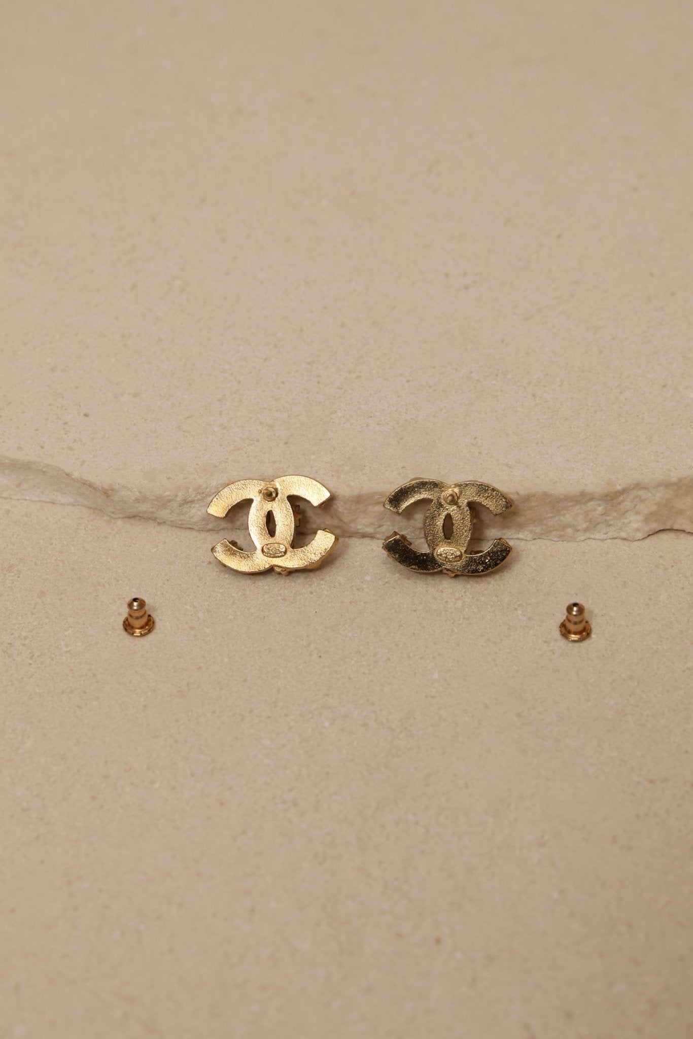 Chanel 2001 Gripoix CC Earrings Brushed Gold - FashioNica