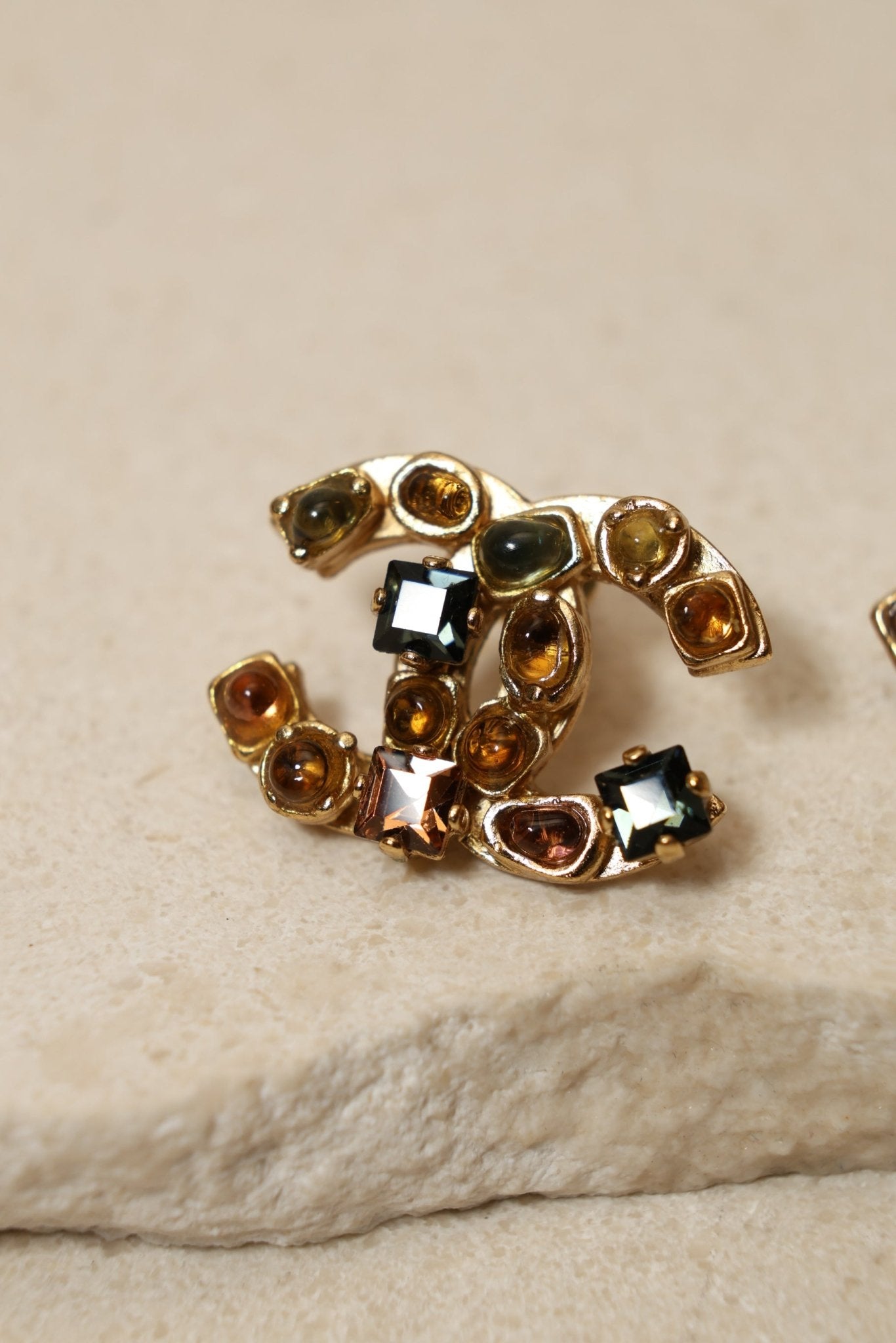 Chanel 2001 Gripoix CC Earrings Brushed Gold - FashioNica