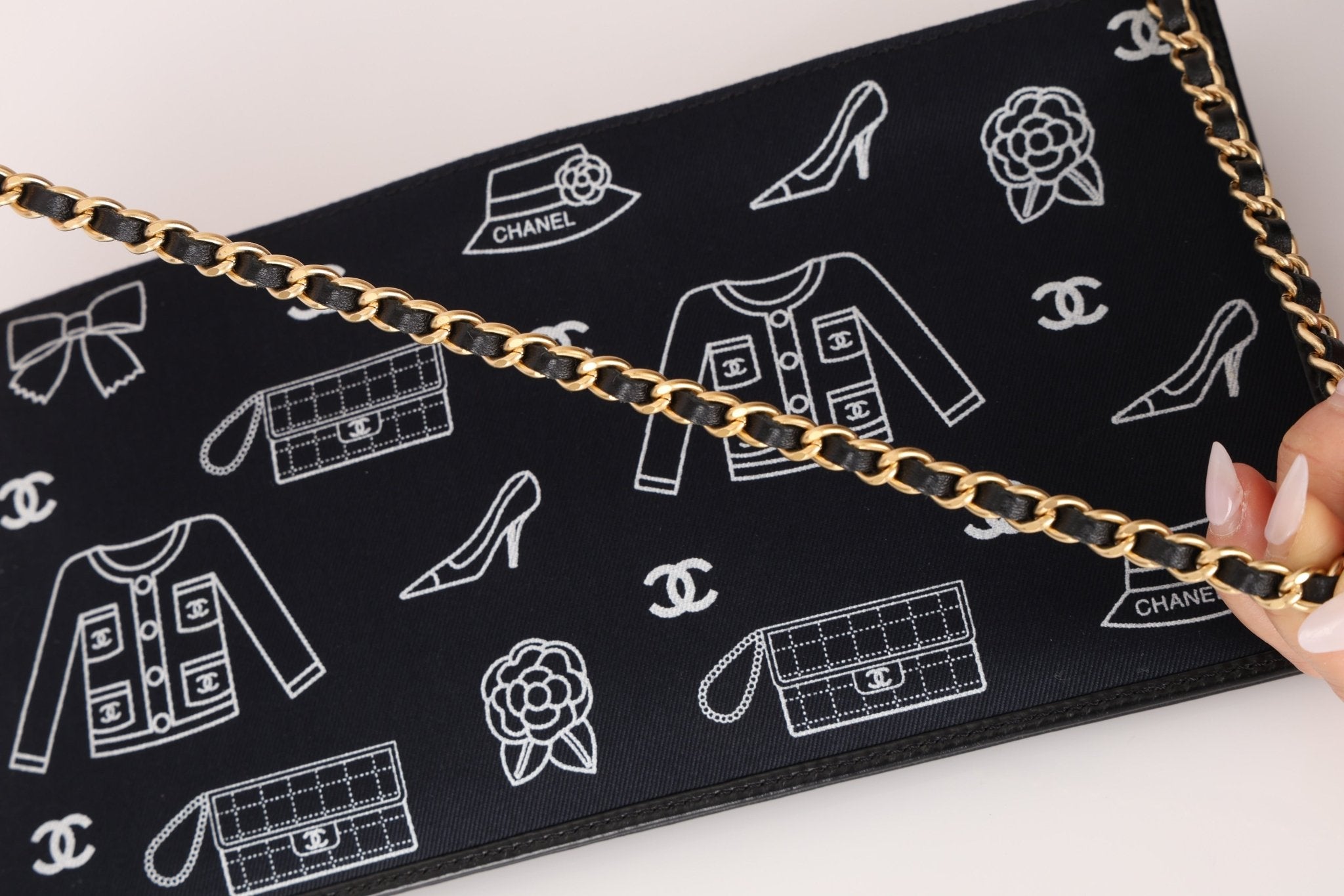 Chanel 2002 Coco Icons Symbol Canvas Pochette - FashioNica
