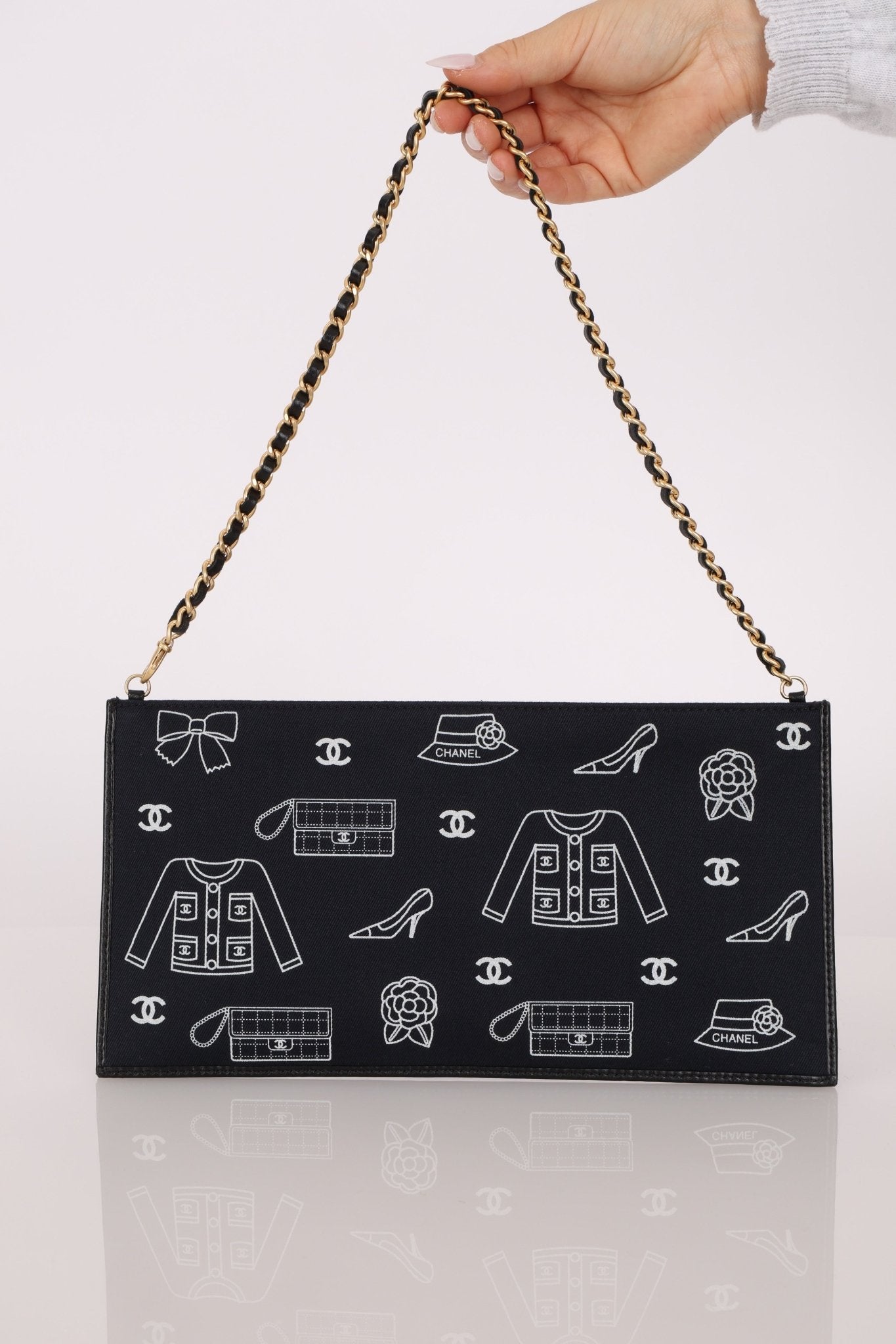 Chanel 2002 Coco Icons Symbol Canvas Pochette - FashioNica