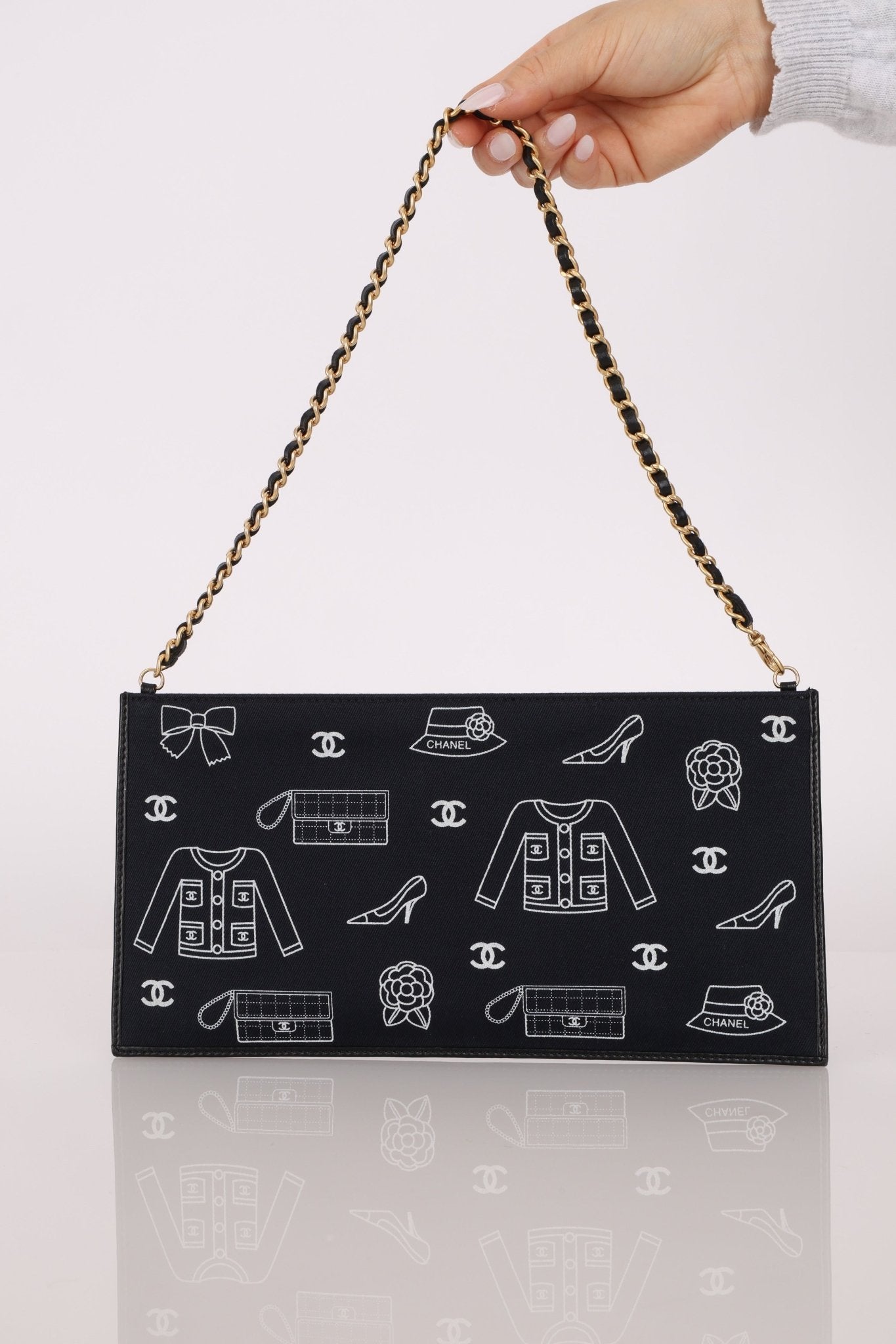 Chanel 2002 Coco Icons Symbol Canvas Pochette - FashioNica